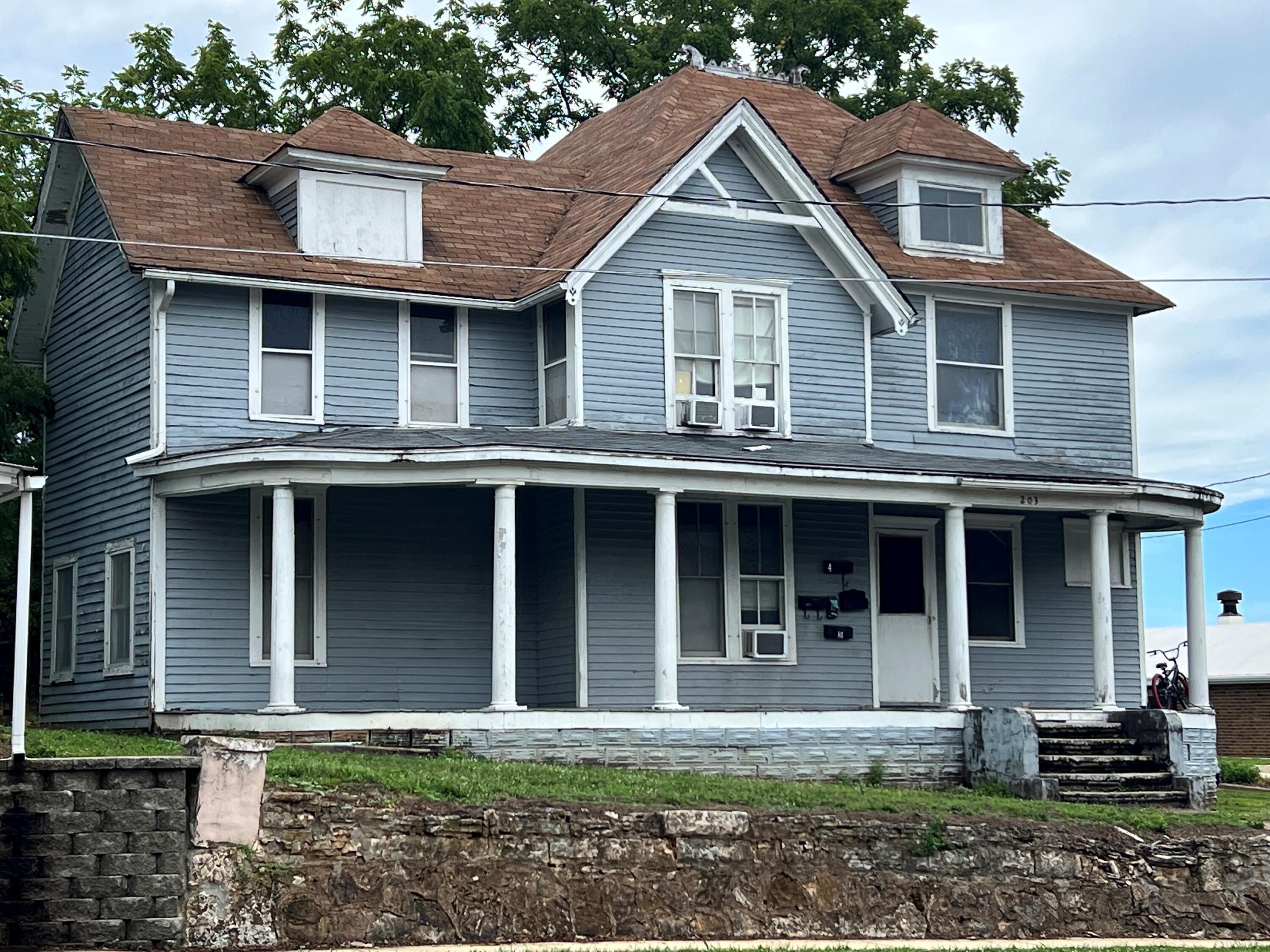 203 Aid Avenue 1
