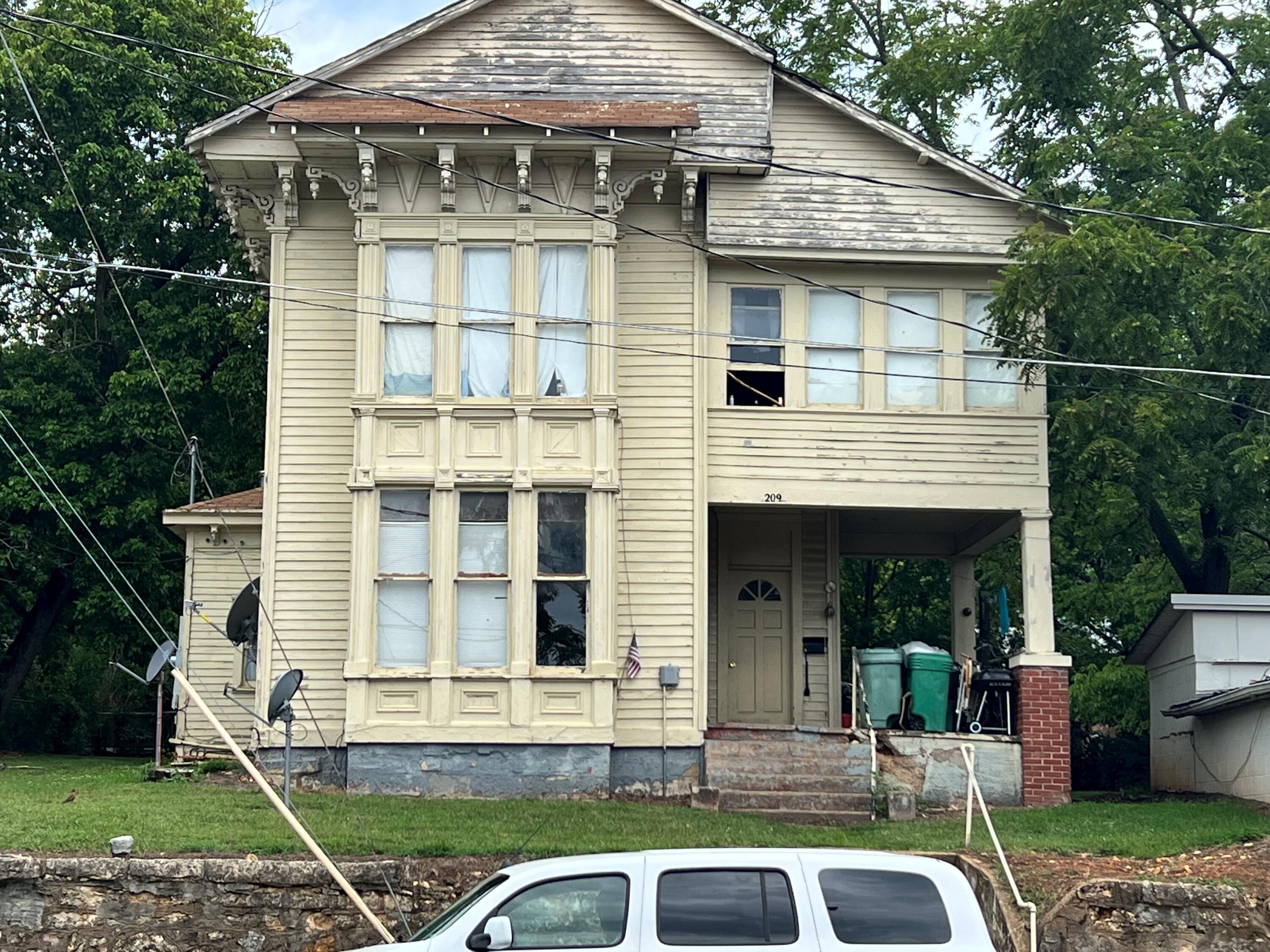 209 Aid Avenue 1