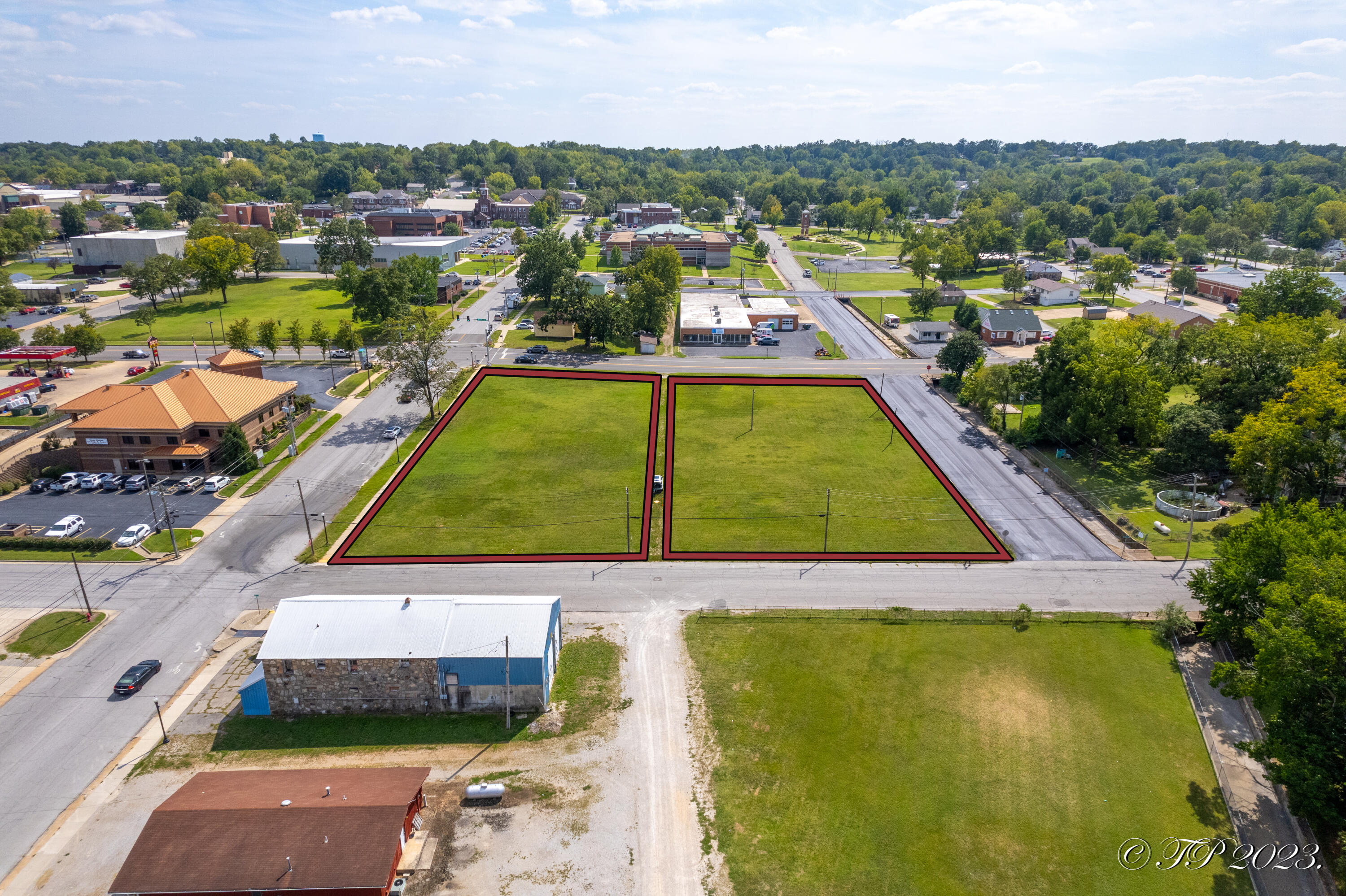 000 Broadway Ave 1