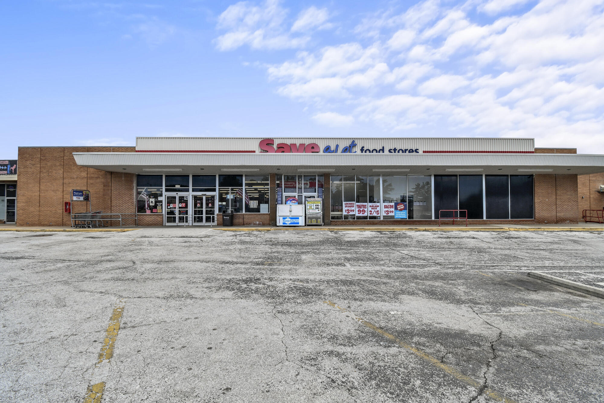 1117 E Commercial 1
