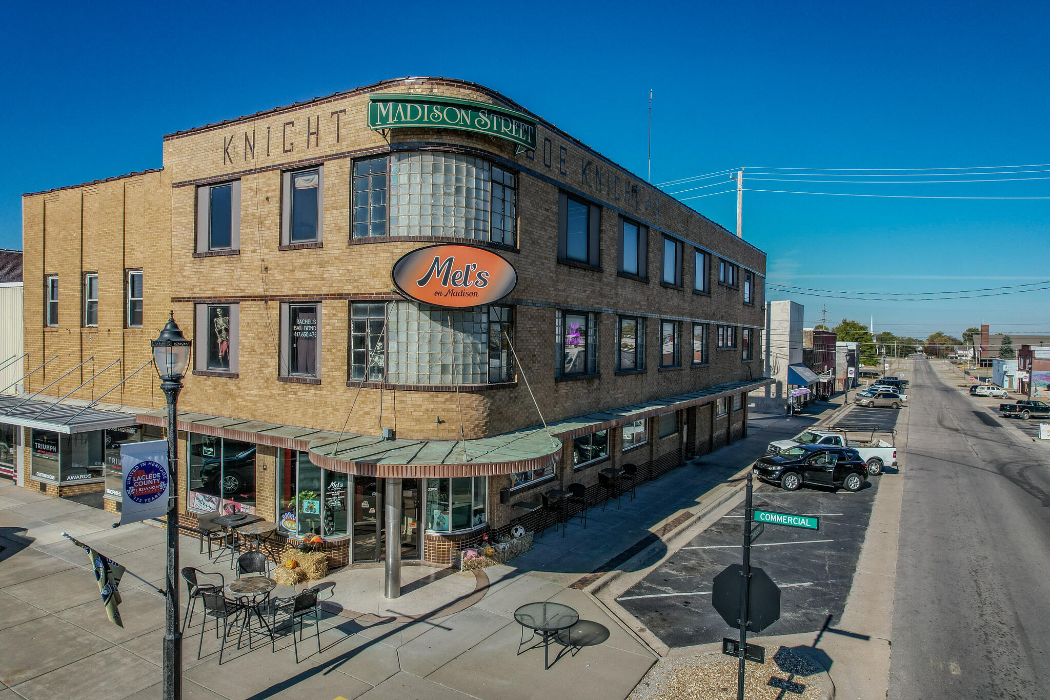 201 W Commercial 1