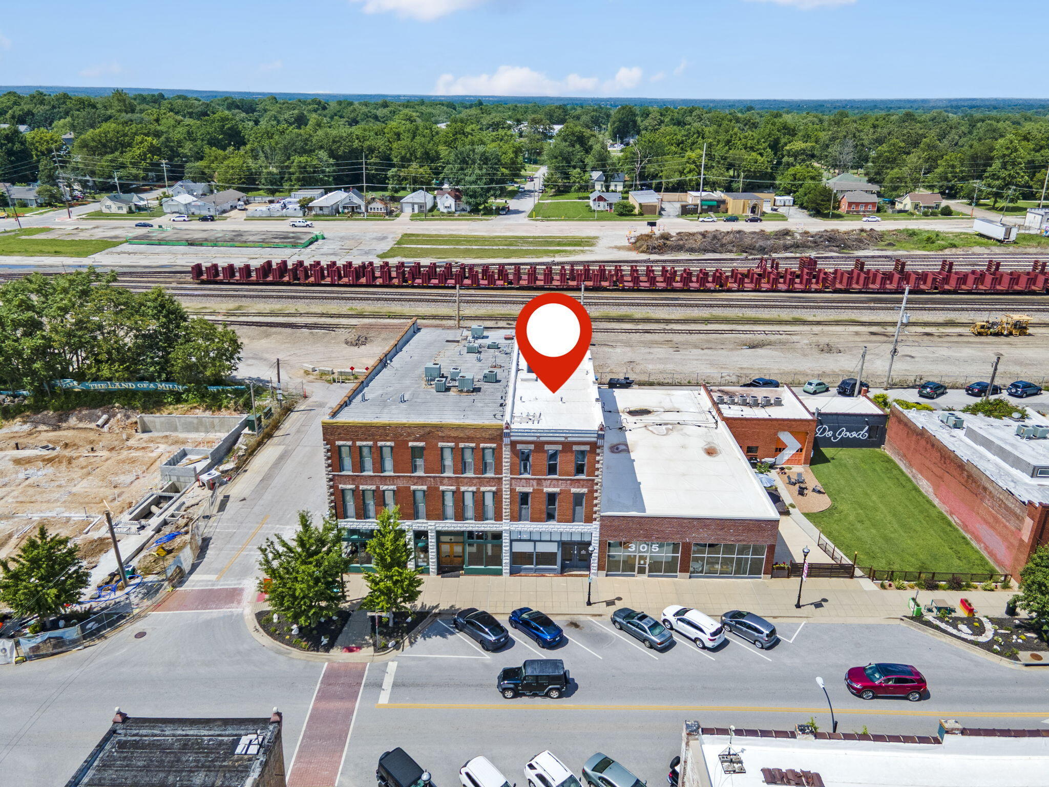 311 W Commercial 1