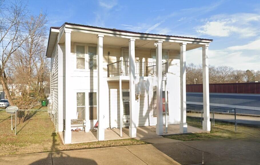 305 E Main 1