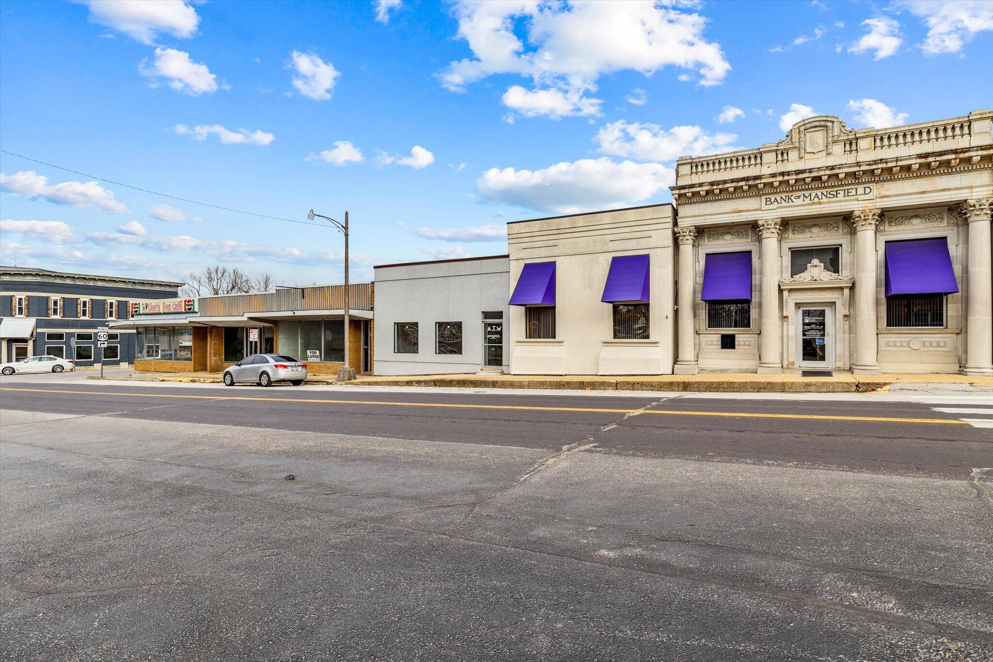 106 E Commercial 1