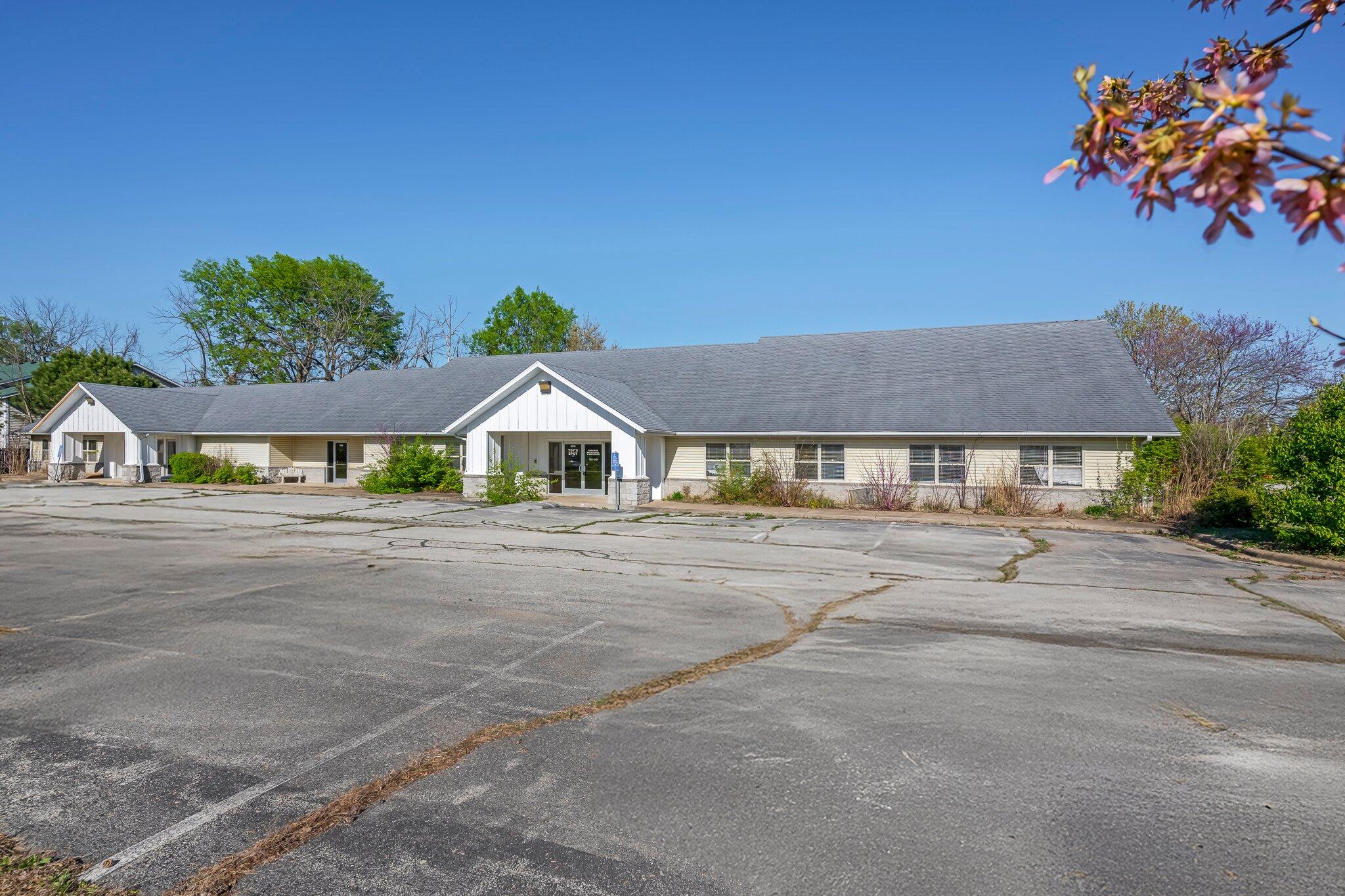 220 N Cedar