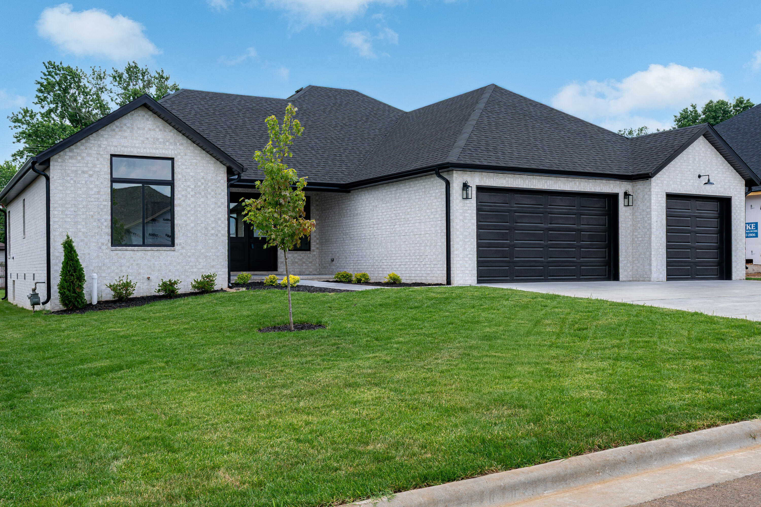 3800 W Broadmoor 1