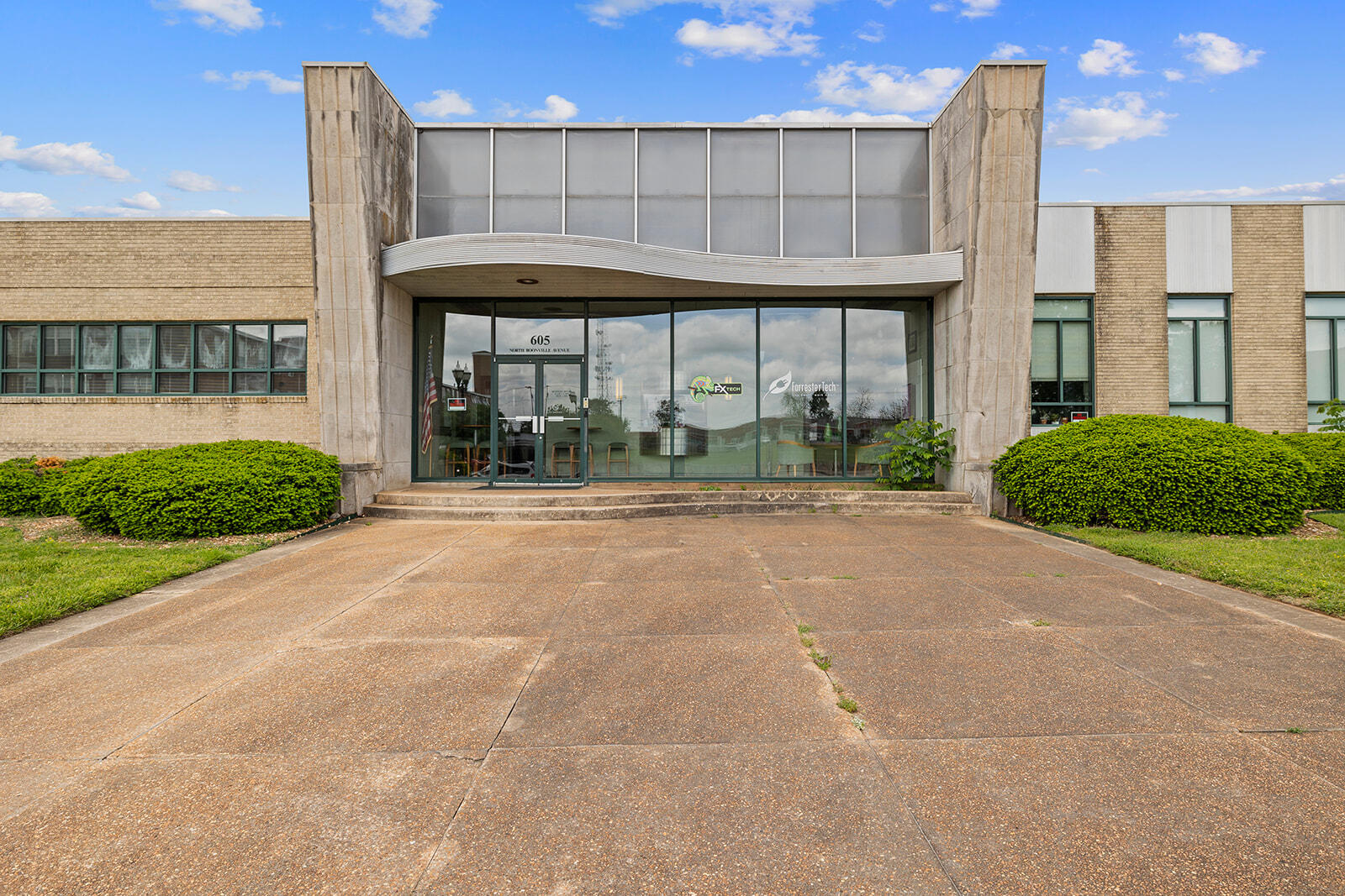 605 N Boonville 1