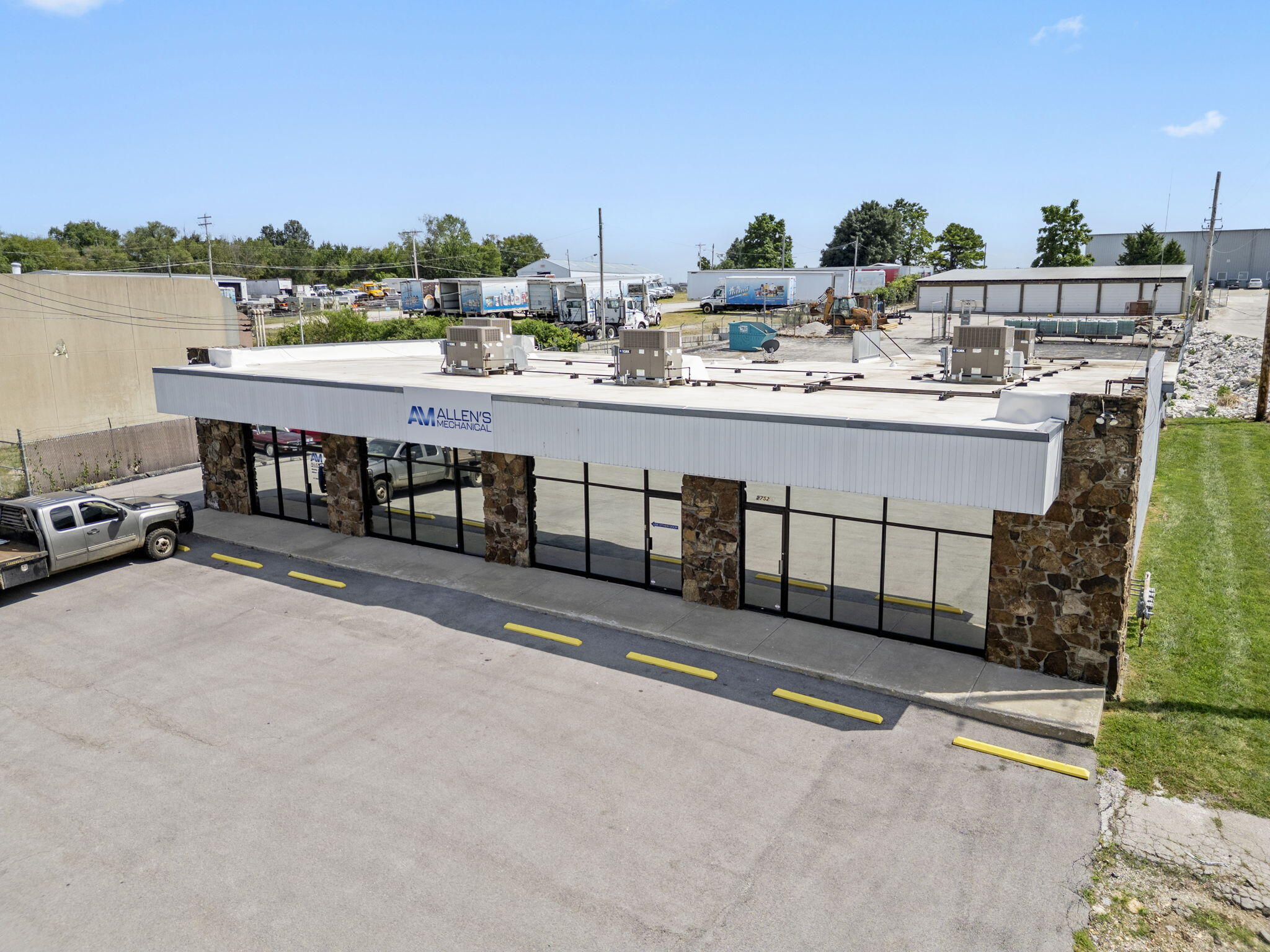 2752 E Kearney 1