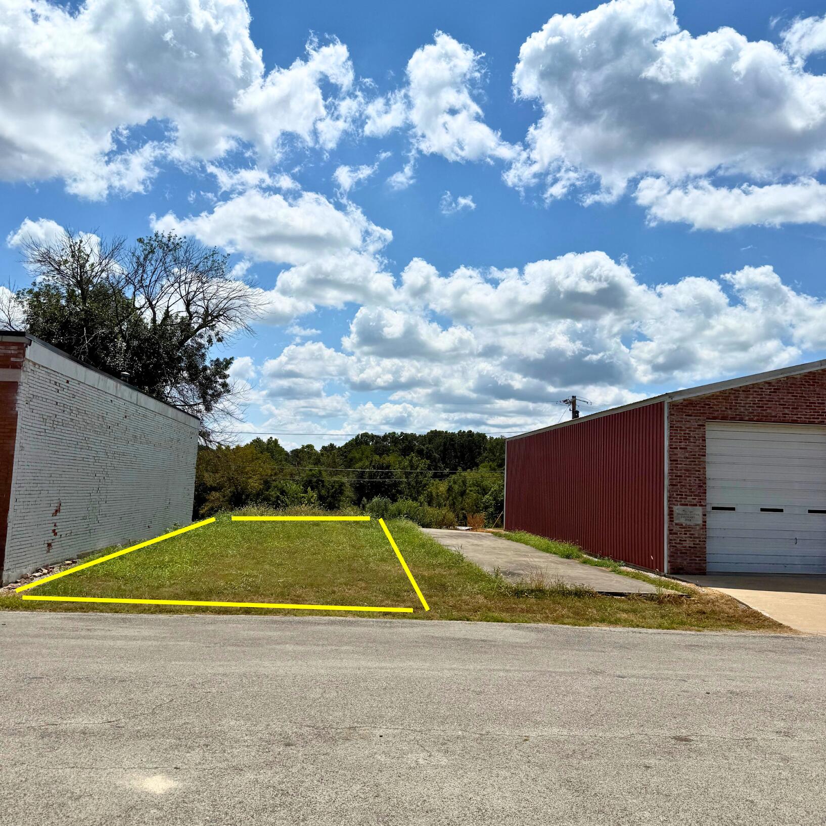 Lot 21 W Commercial 1
