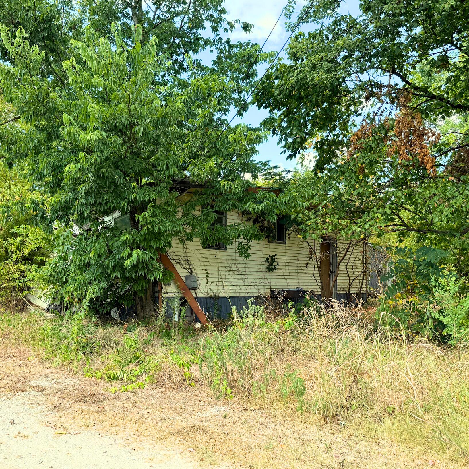 Lot 25 W Oak