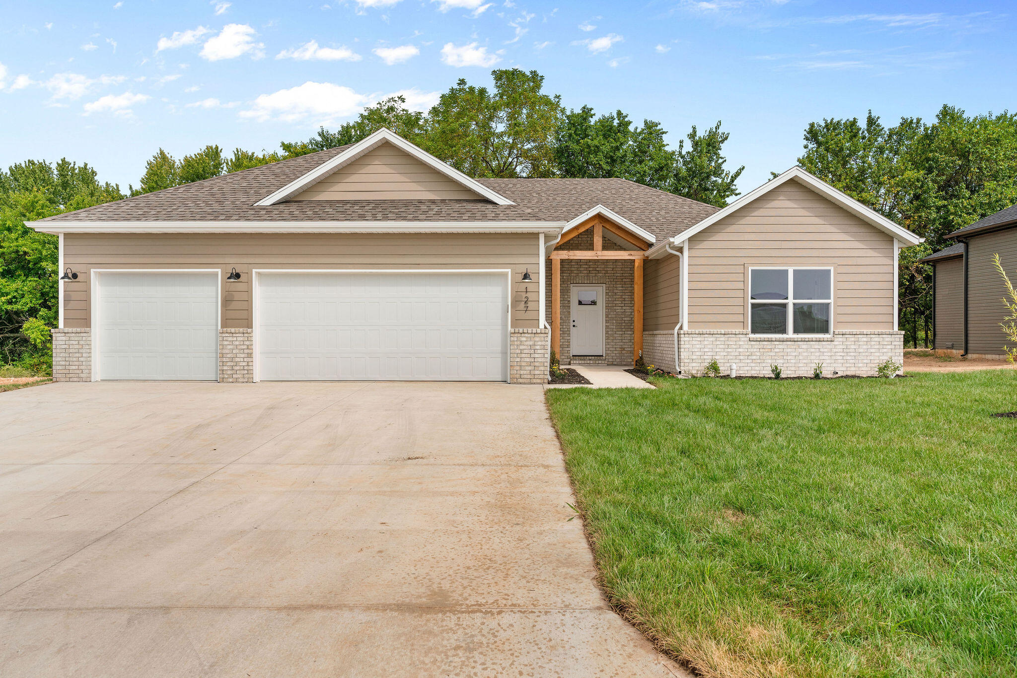 1376 N Carter 1