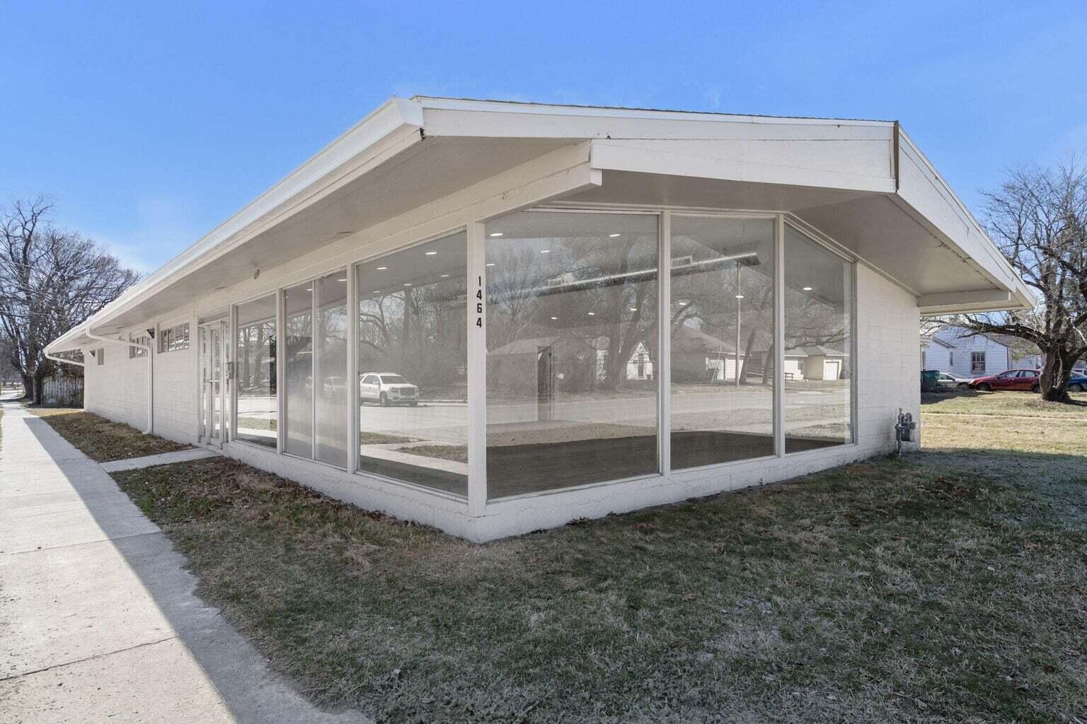 1464 E Commercial 1