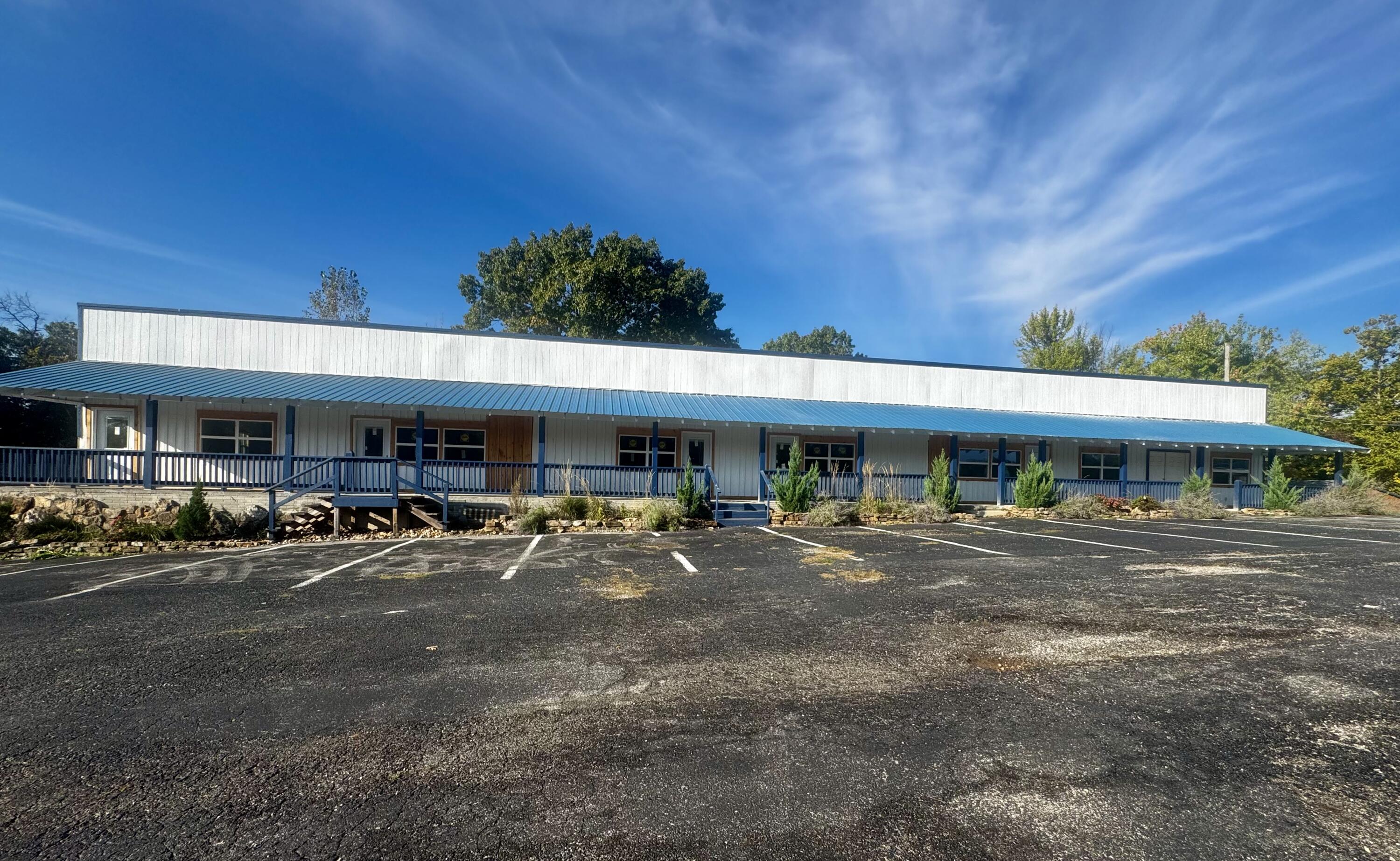 9310 E State Highway 76 1