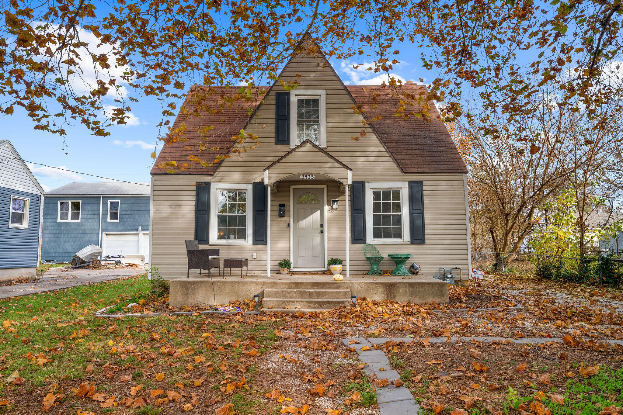 2323 W Walnut 1