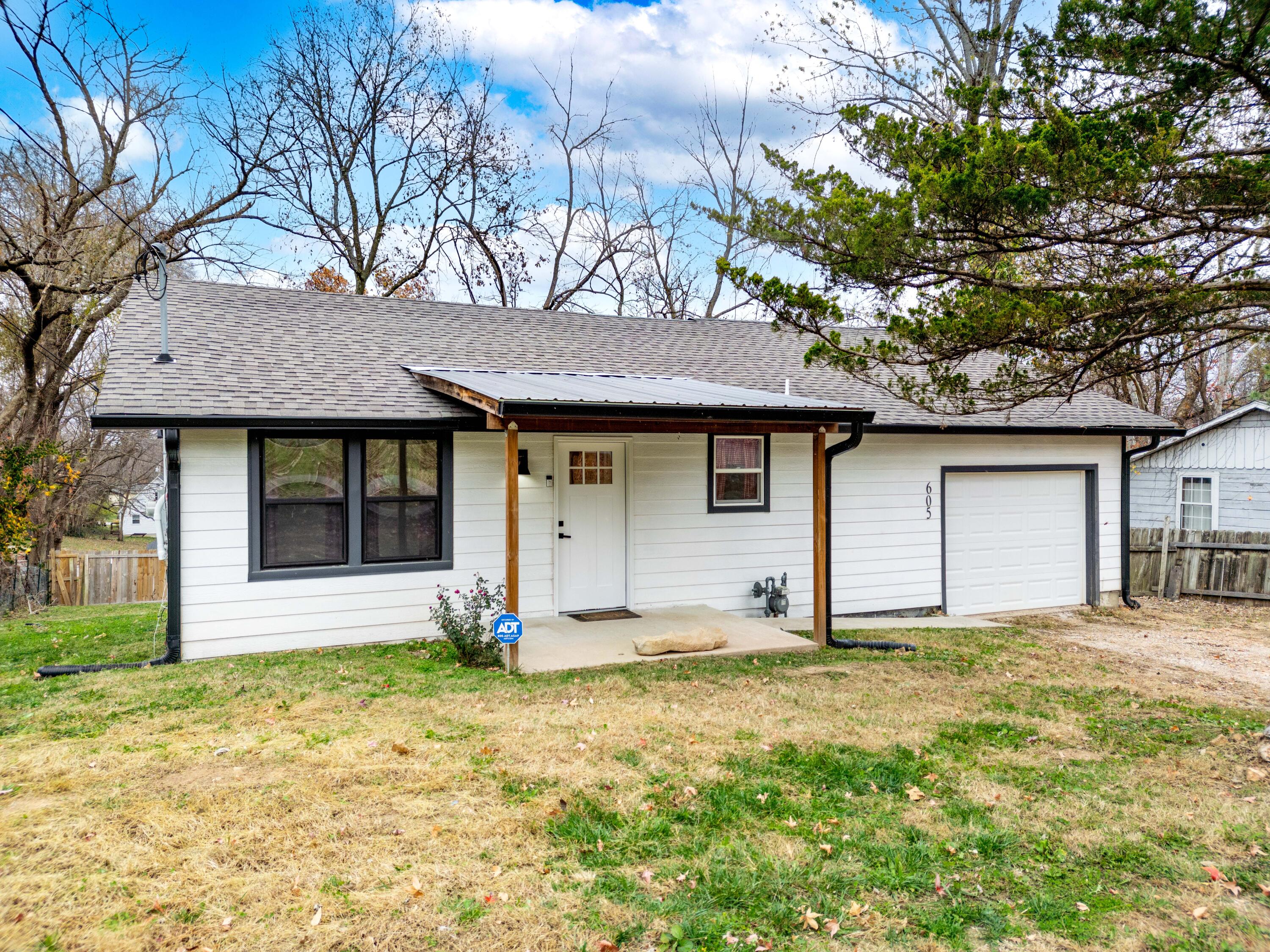 605 E Oak 1