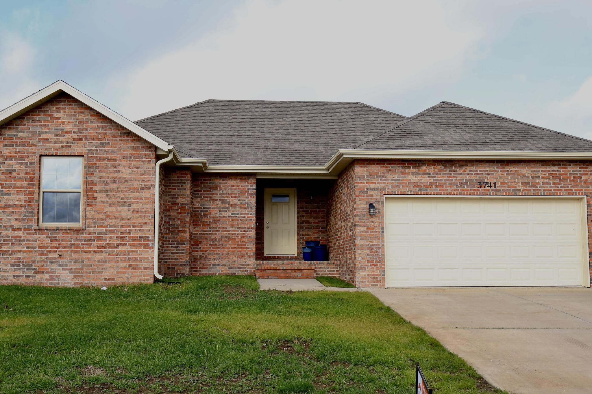 3741 W Freeman 1