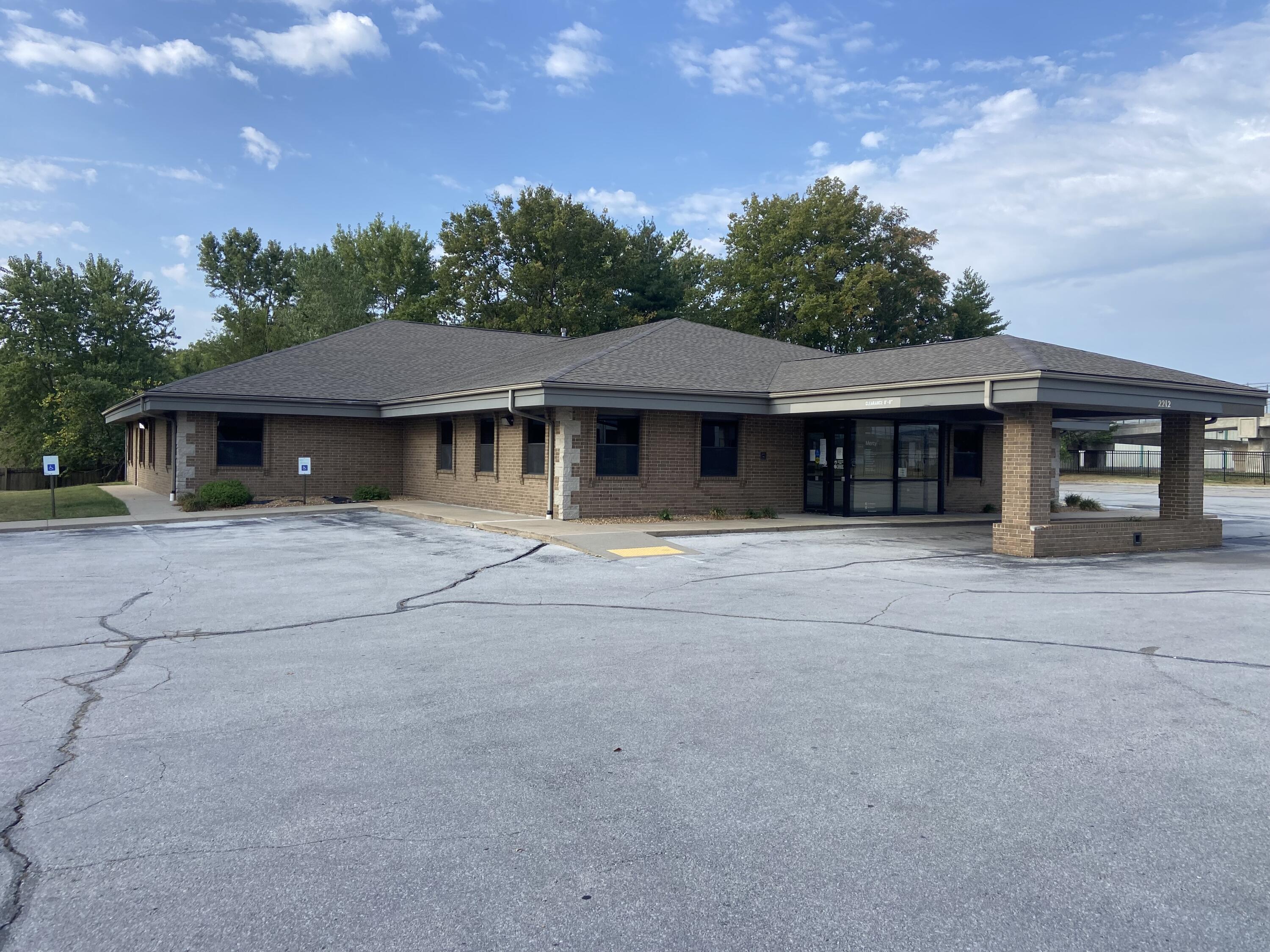 2212 W Kearney 1
