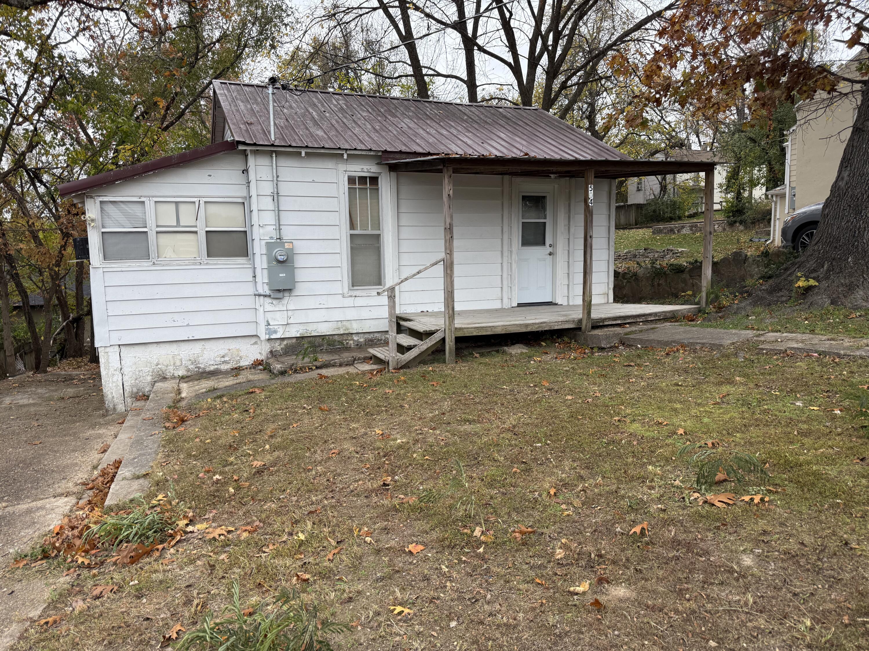 504 W Maddux 1