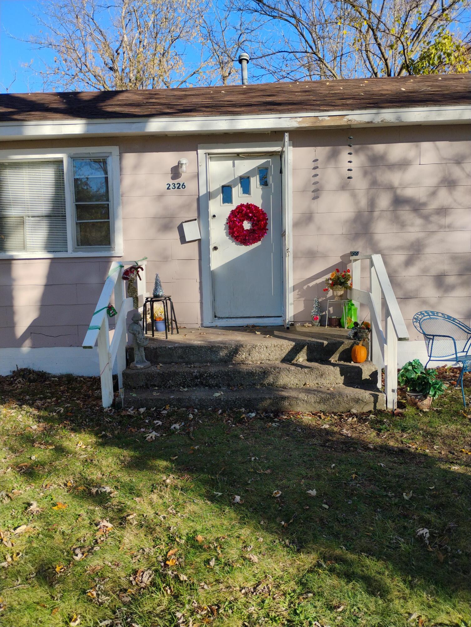 2326 N Farmer 1