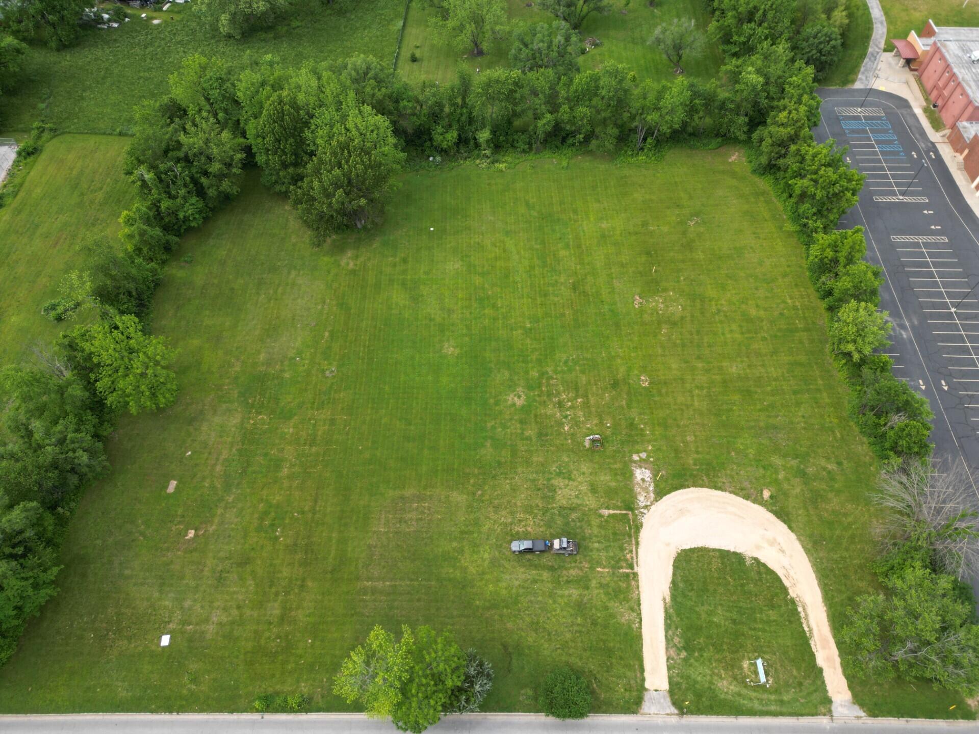 319 E Farm Rd 182 1