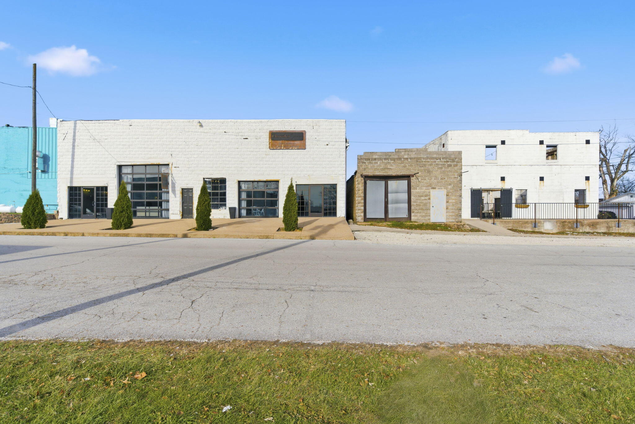 203 E Commercial 1