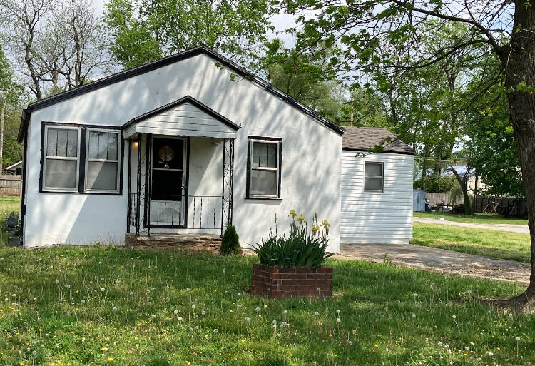 2727 W Walnut 1