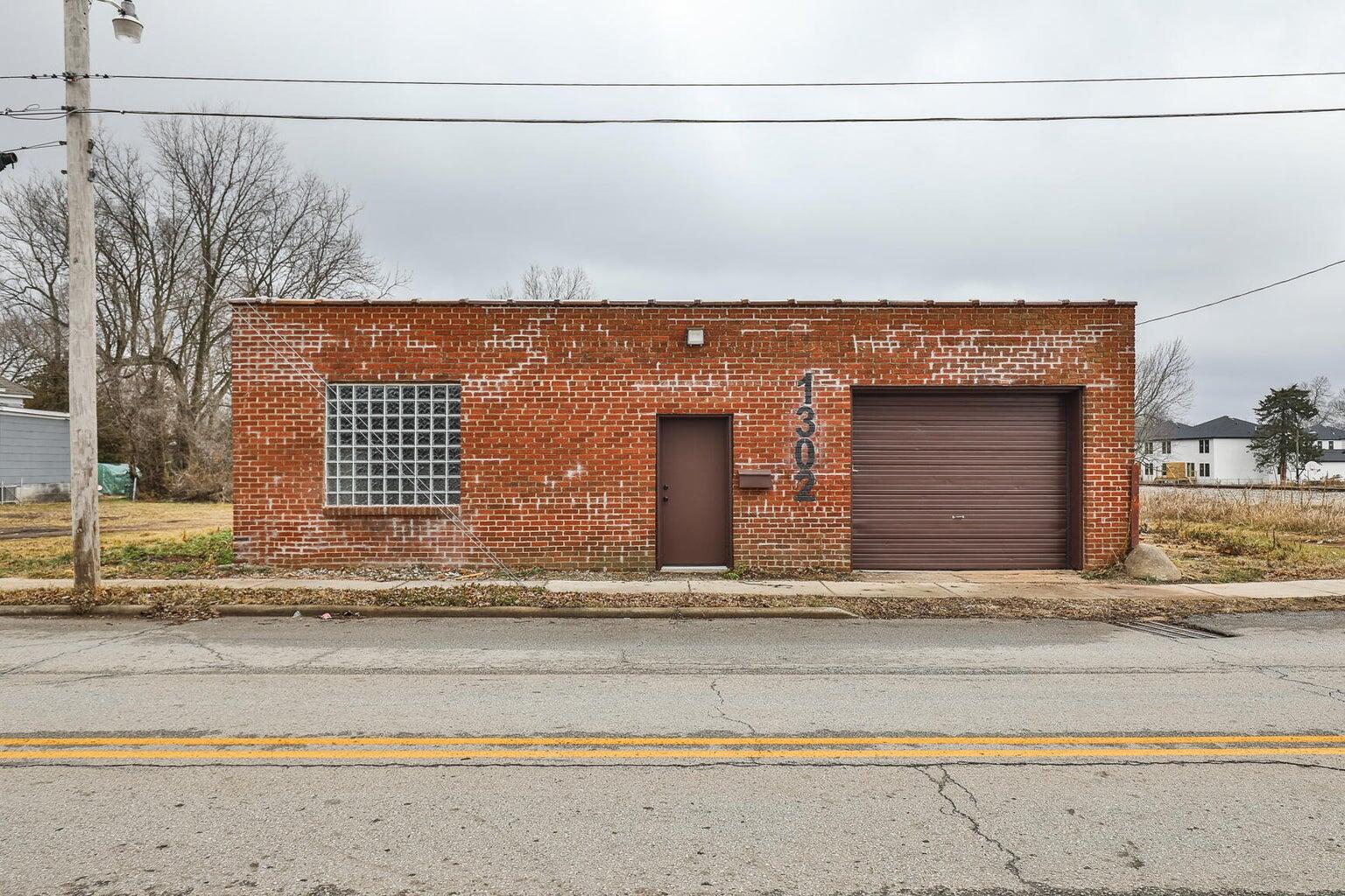 1302 E Blaine 1