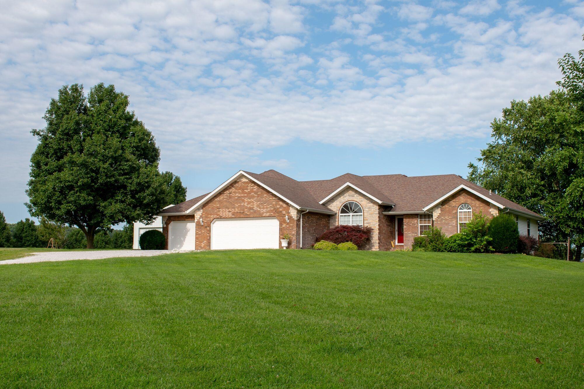 605 Moon Valley 1