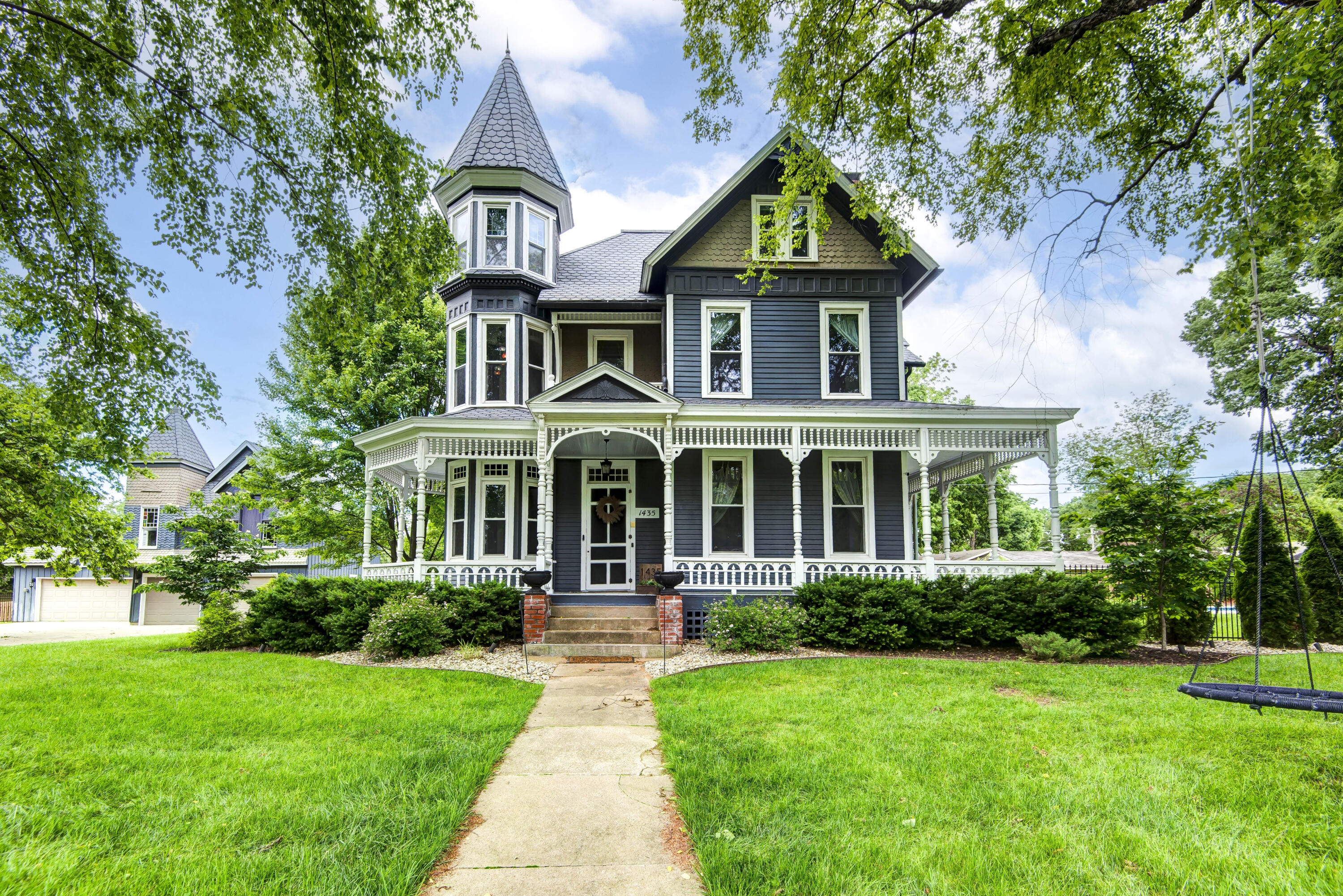 1435 E Walnut 1