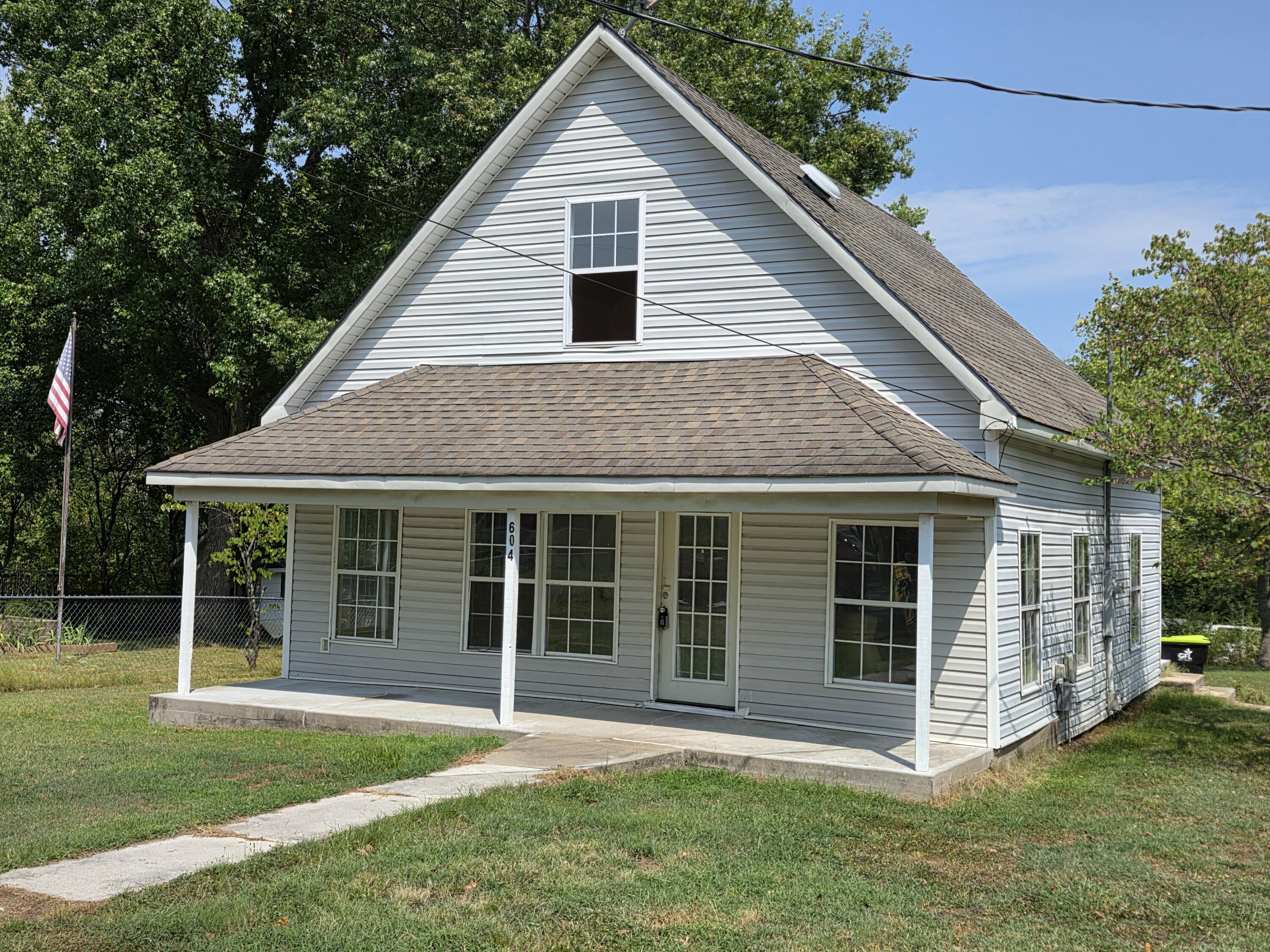 604 N Center 1
