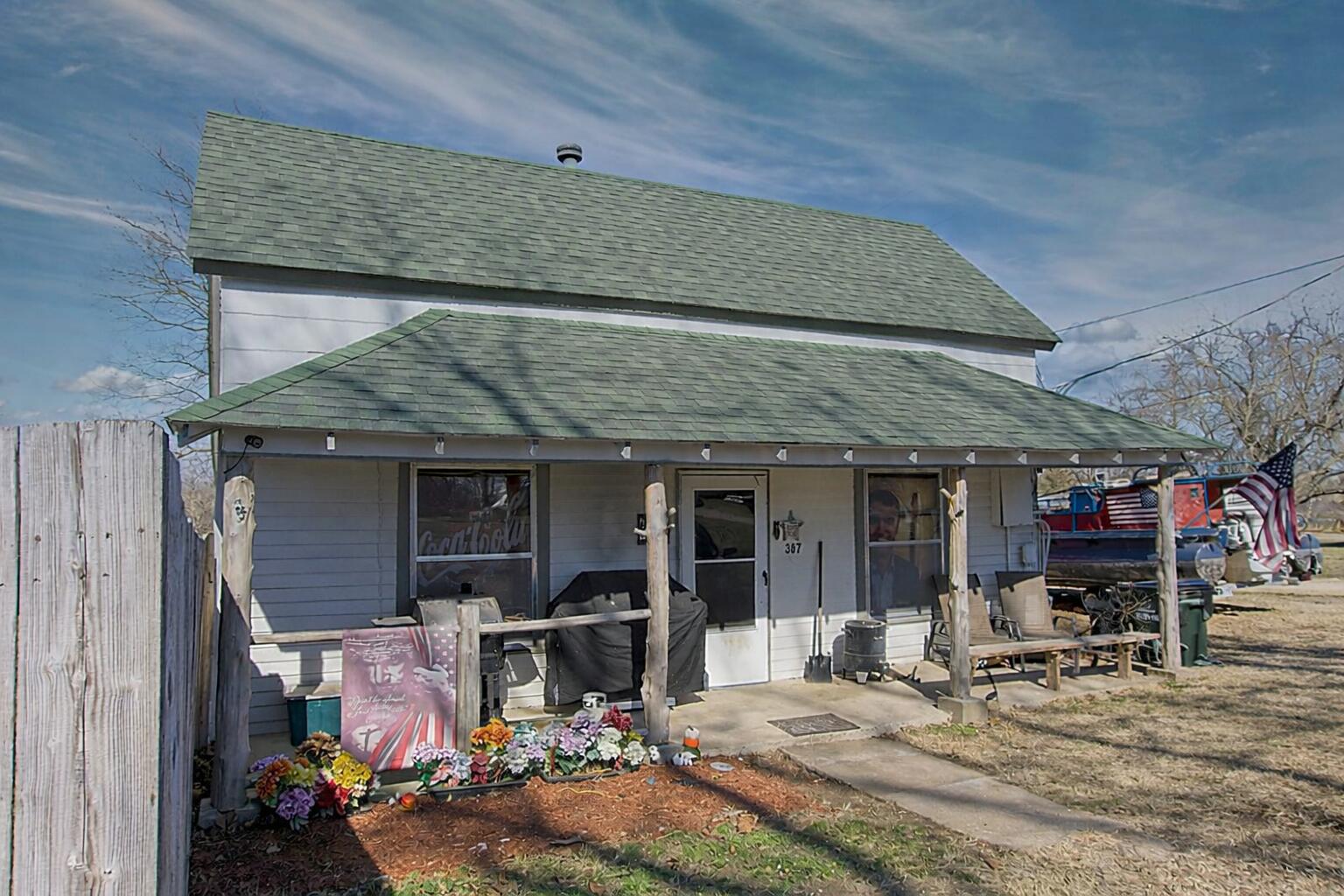 307 E Logan 1