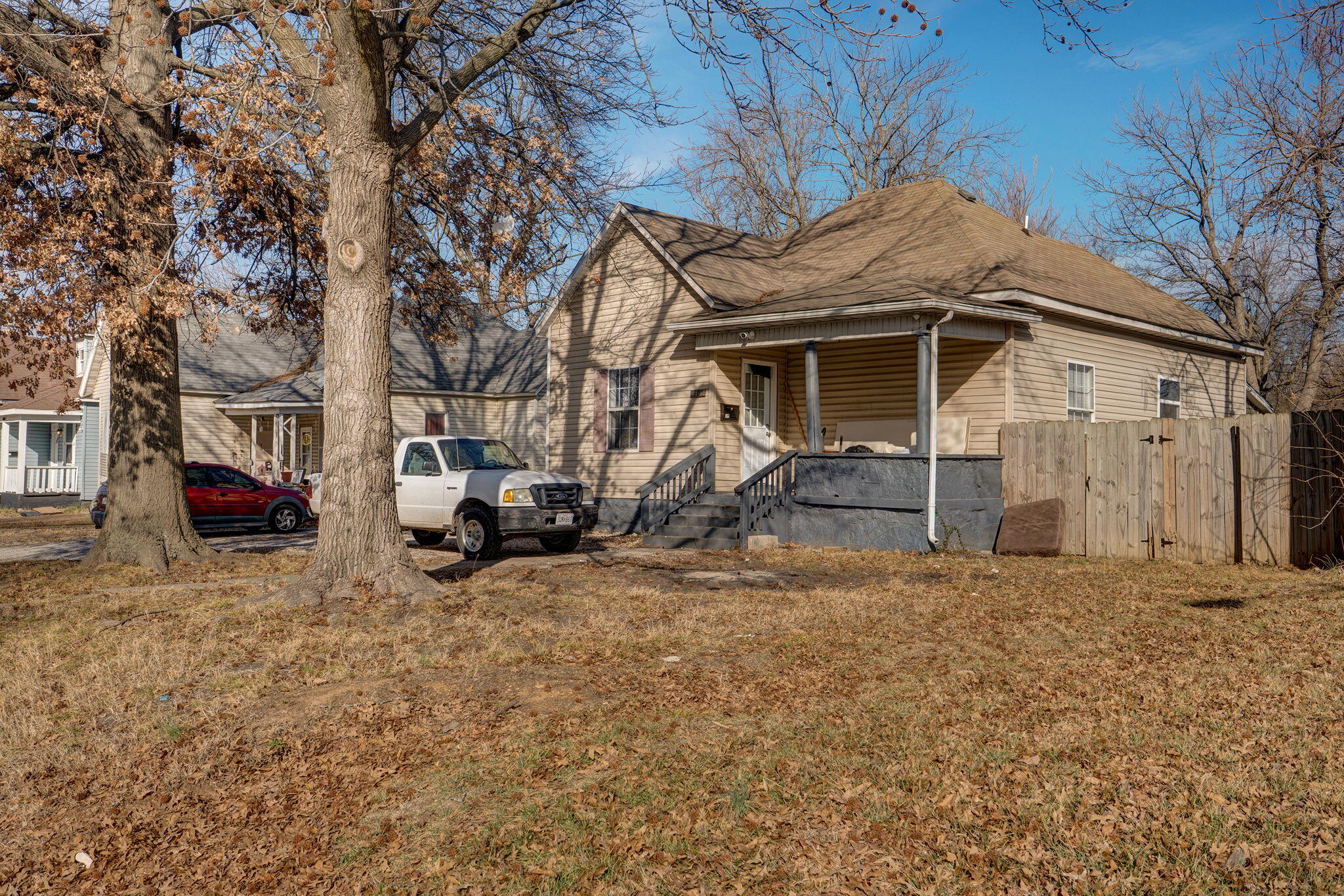 1105 W Division 1
