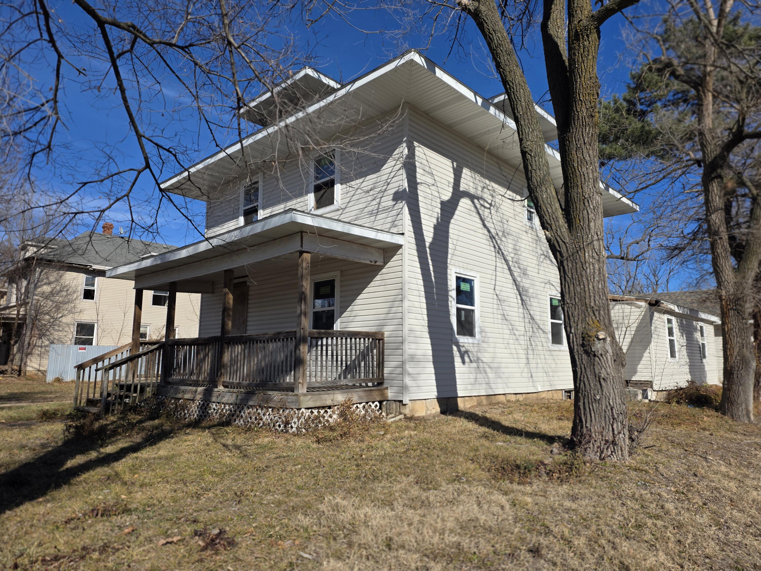 1502 N Grant 1