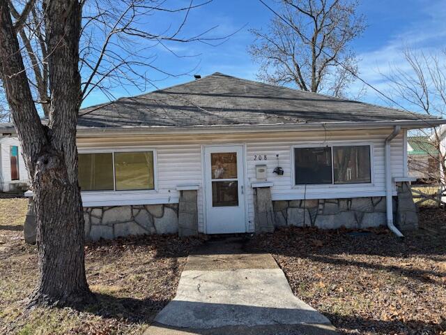 208 E 4th 1