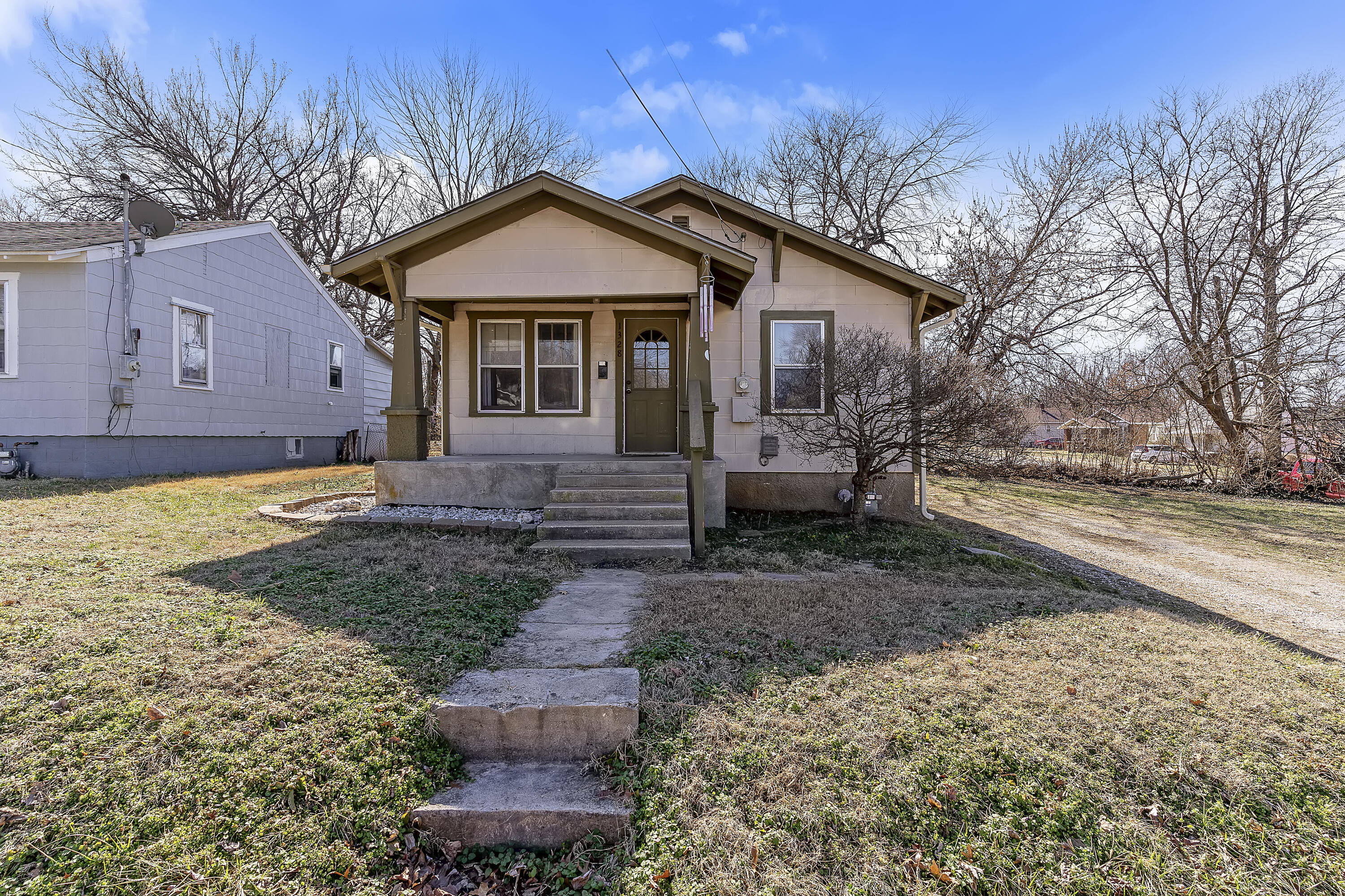 1328 W Elm 1