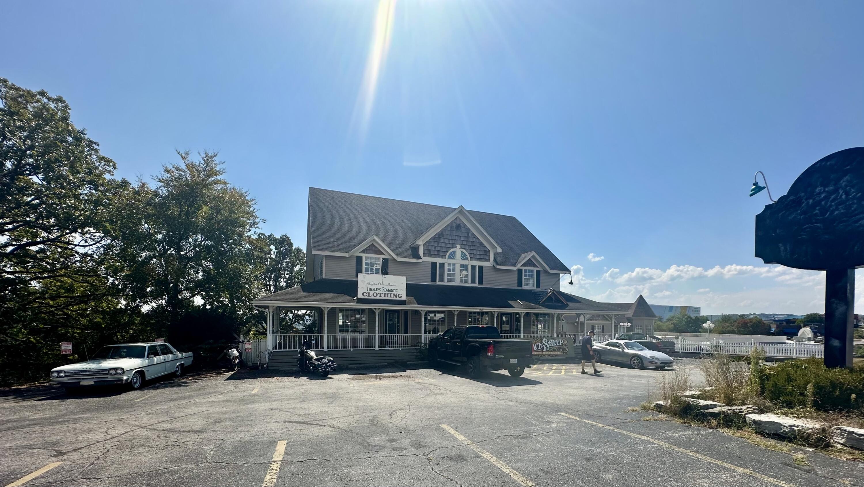 2420 W 76 Country 1