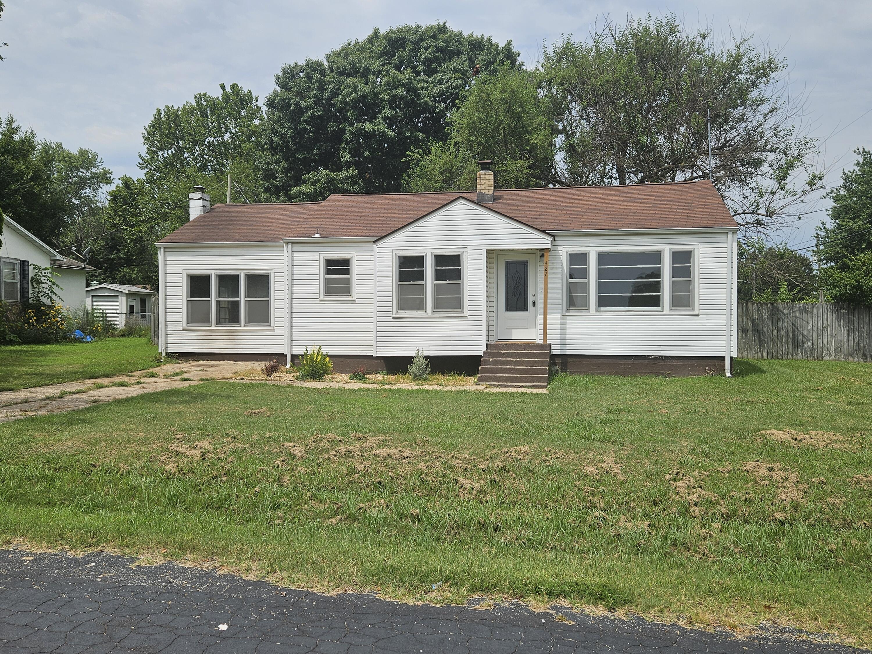 427 N Mcmillan 1