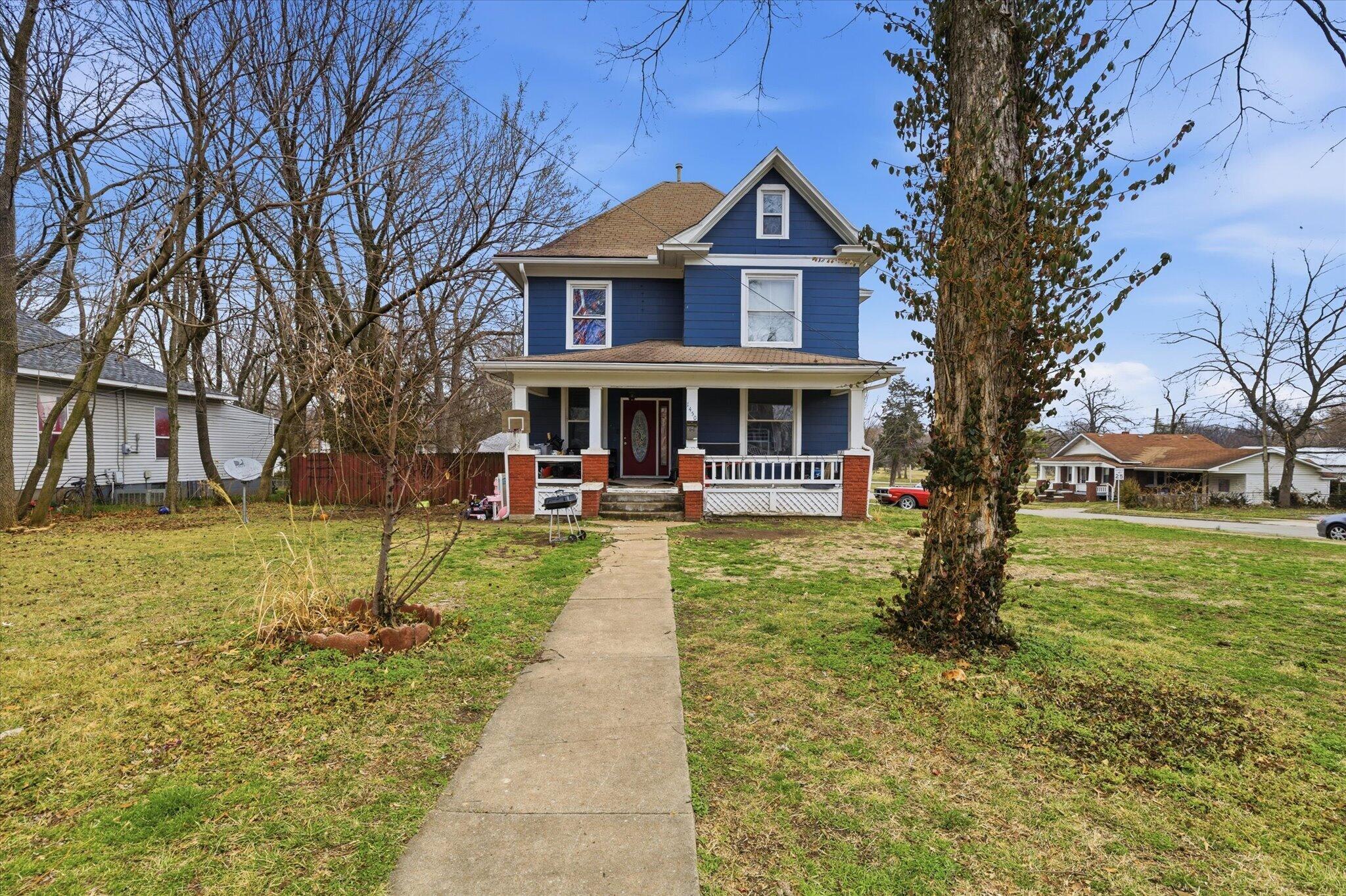 1450 N Broadway 1