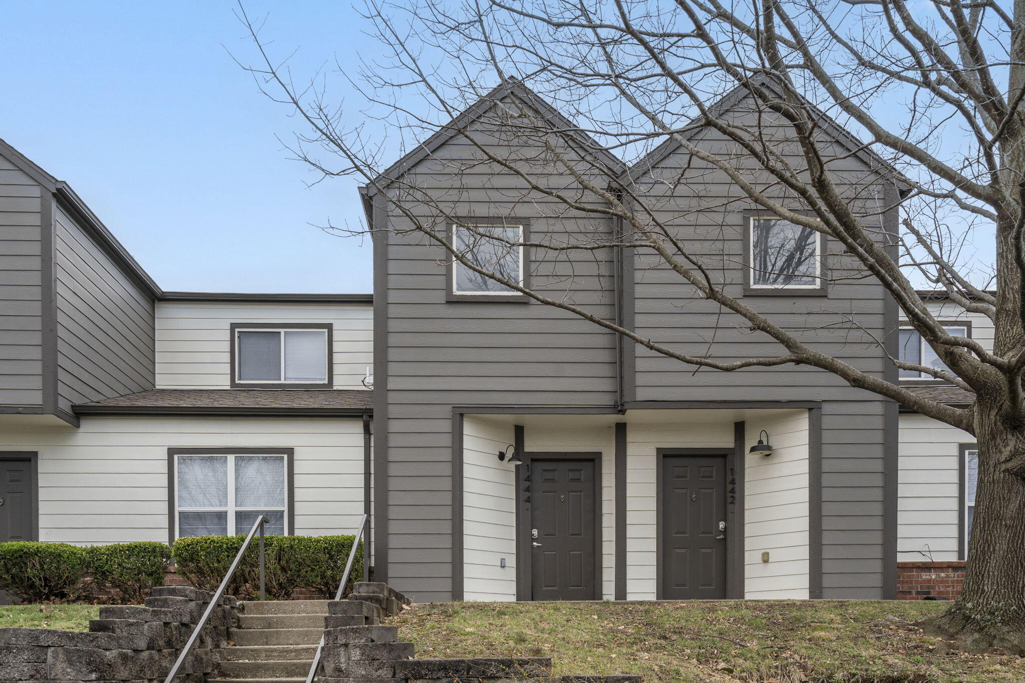 1447 E Oakwood 1