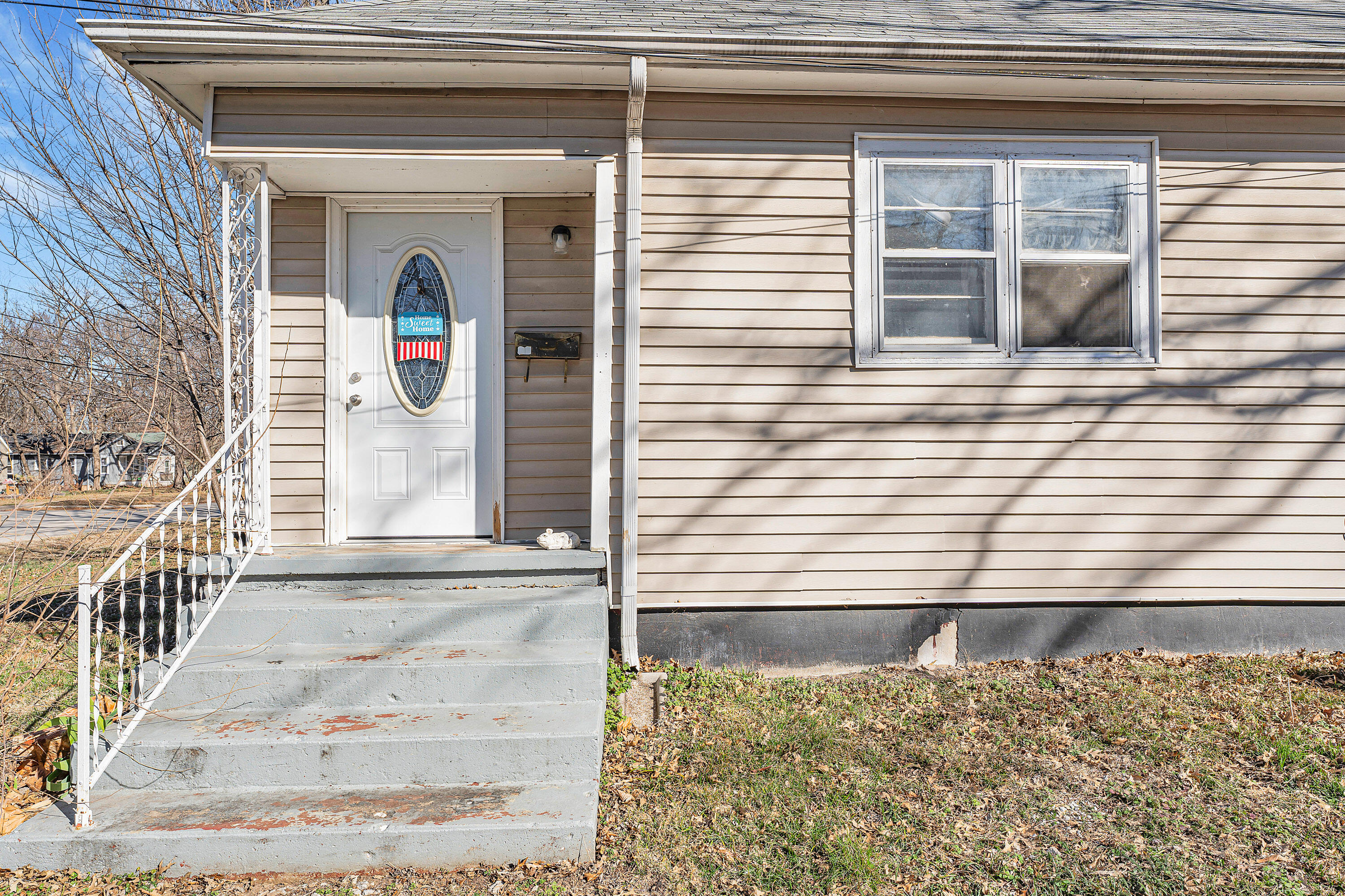 1126 N Rogers 1