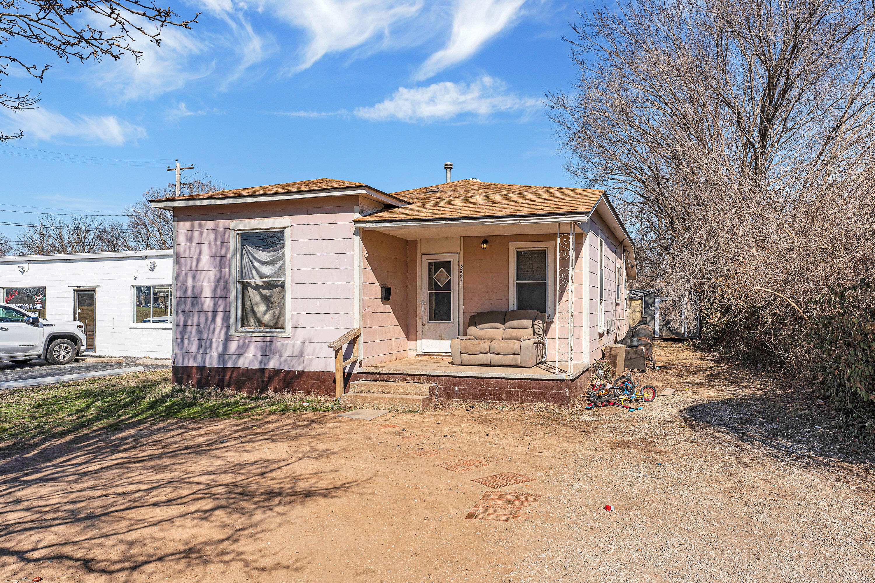 2551 W Grand 1