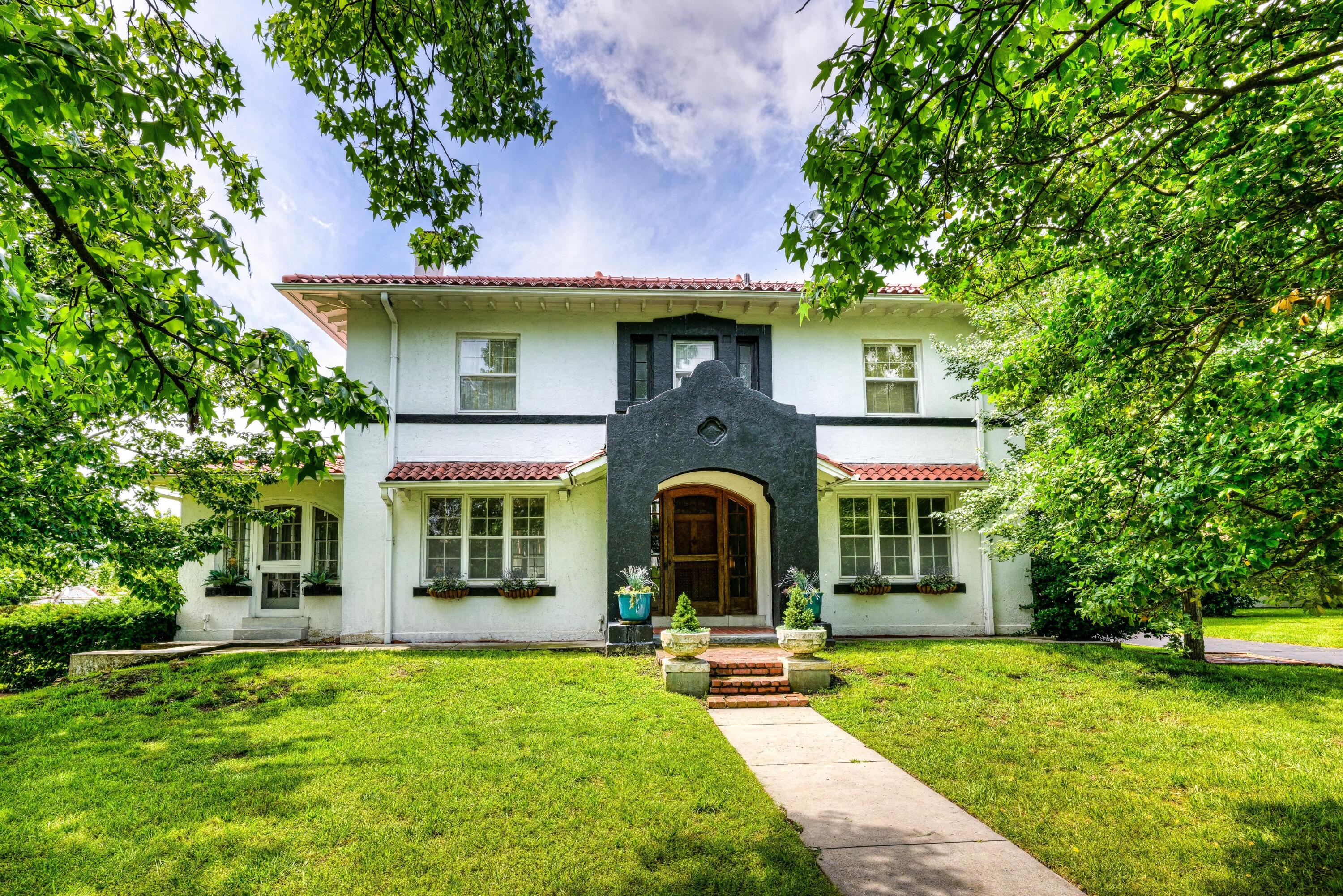 2736 E 15th 1