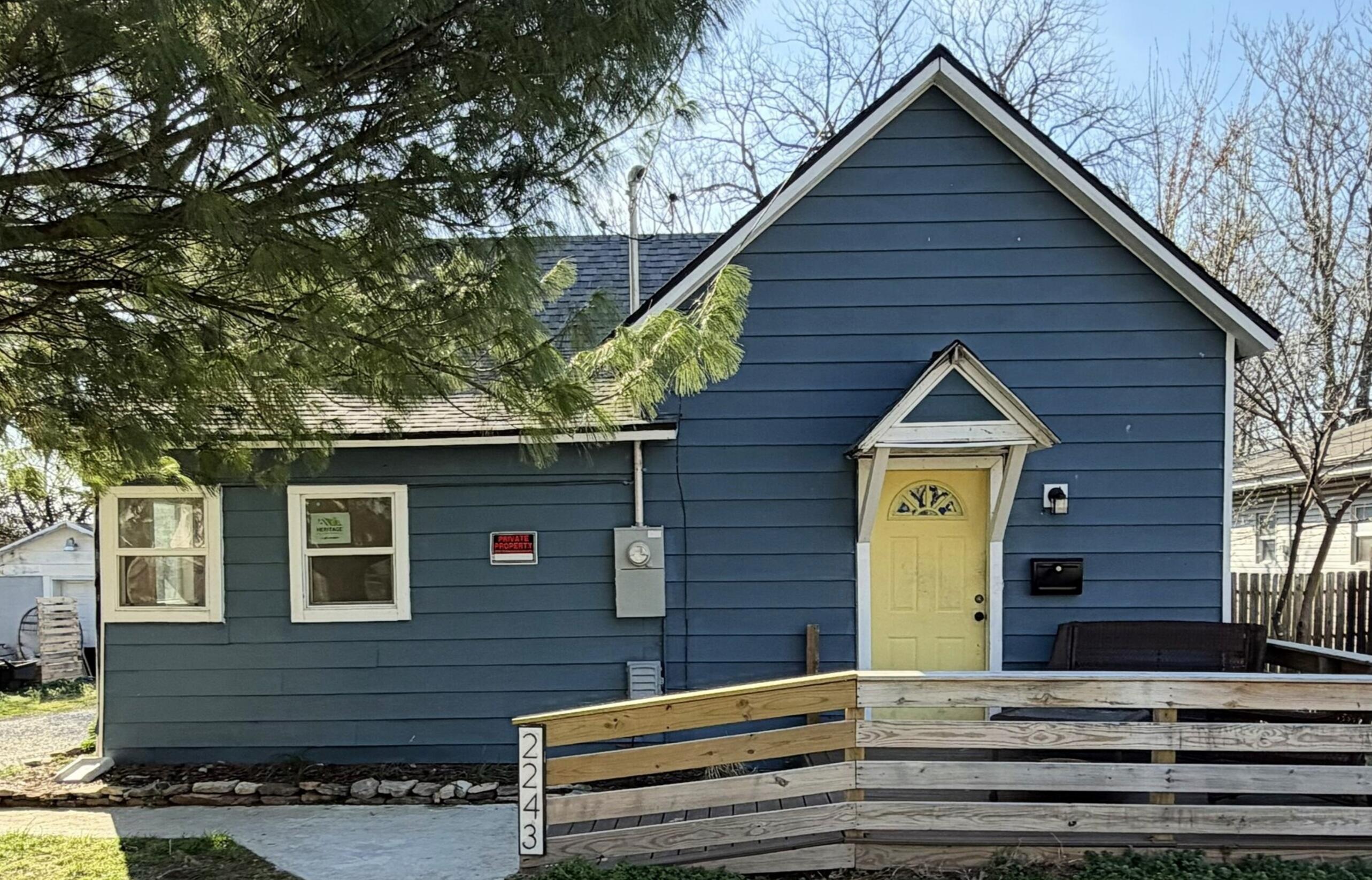 2243 N Taylor 1
