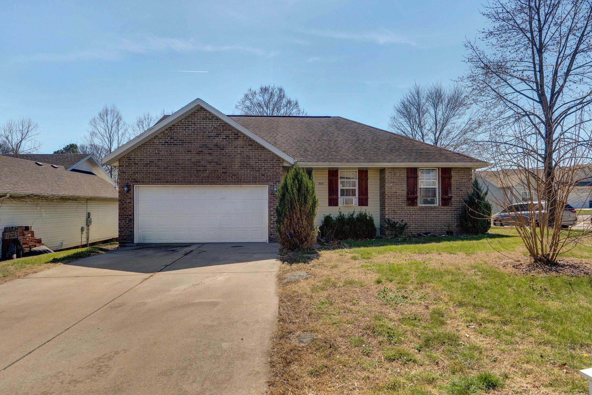 602 Oak Leaf 1