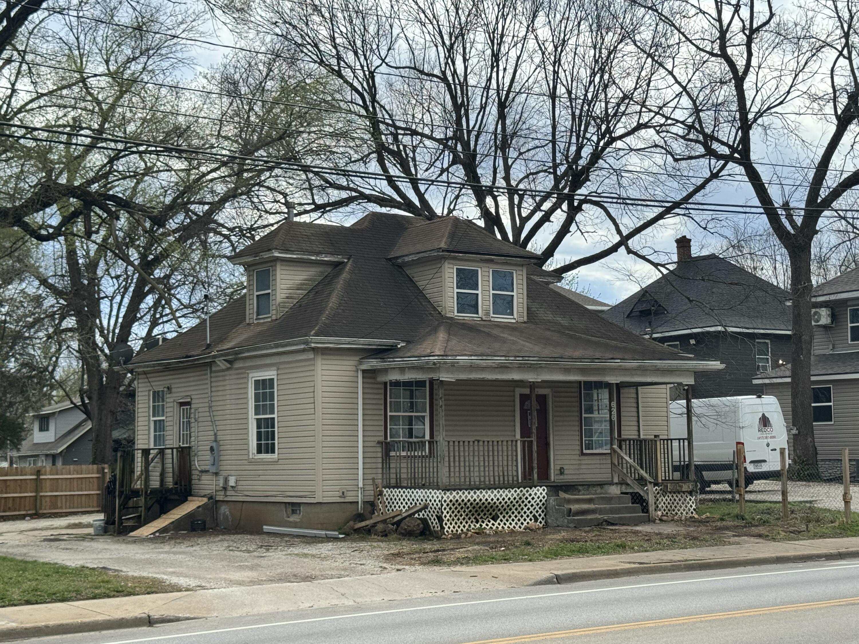 626 W Division 1