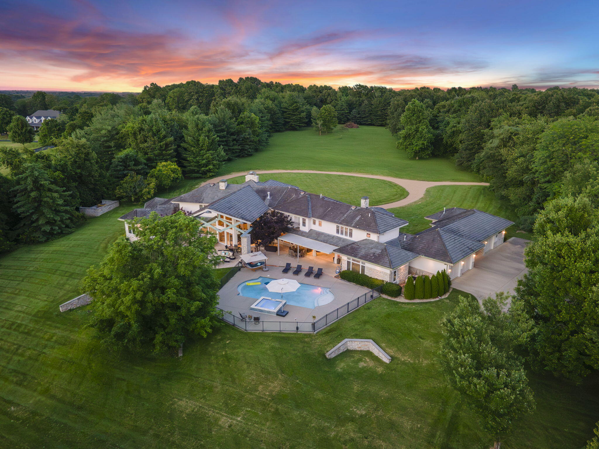 318 S Farm Road 193 1