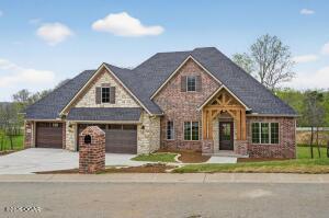 108 Whispering Oaks 1