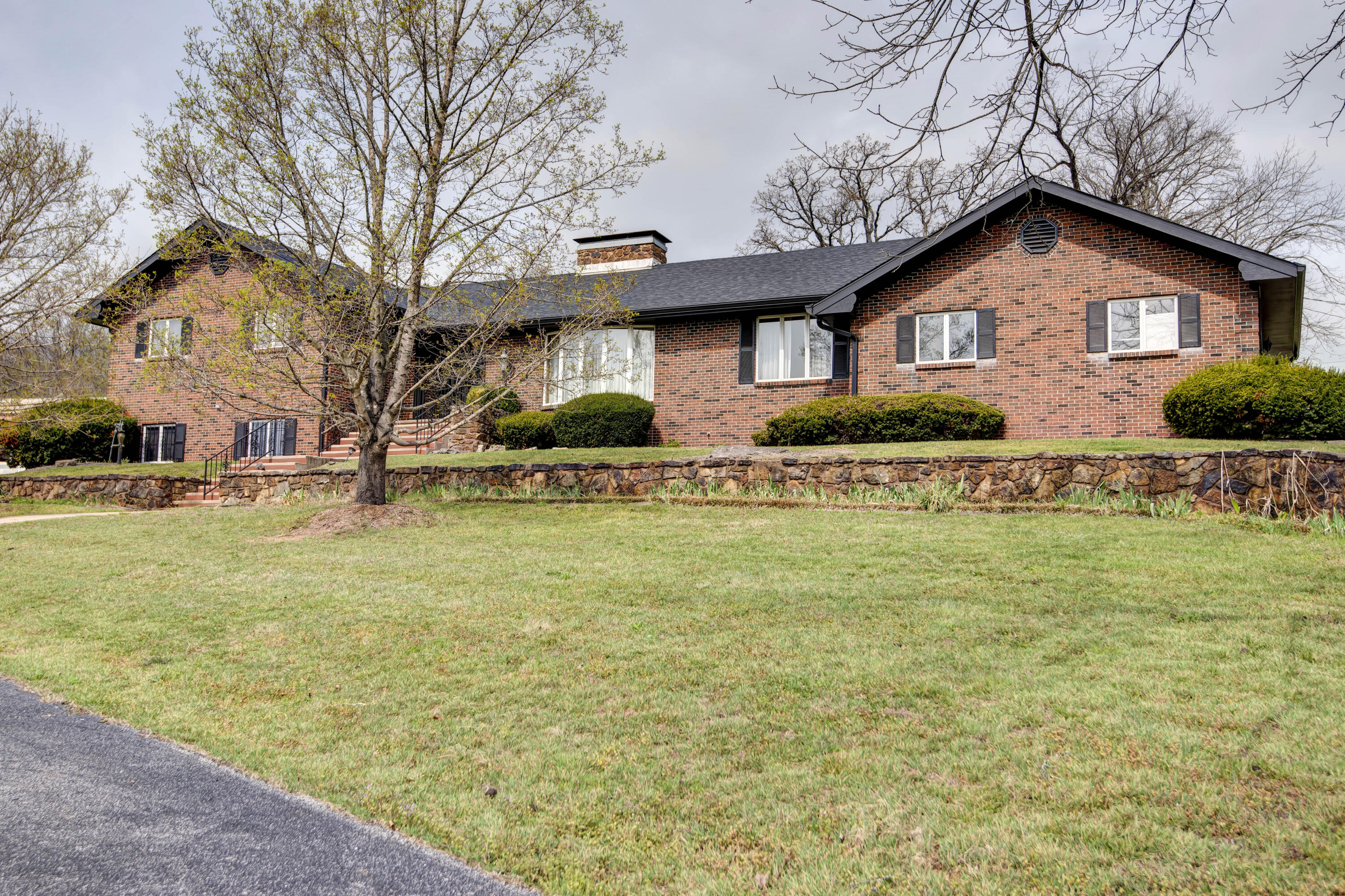 4897 N Farm Road 141 1