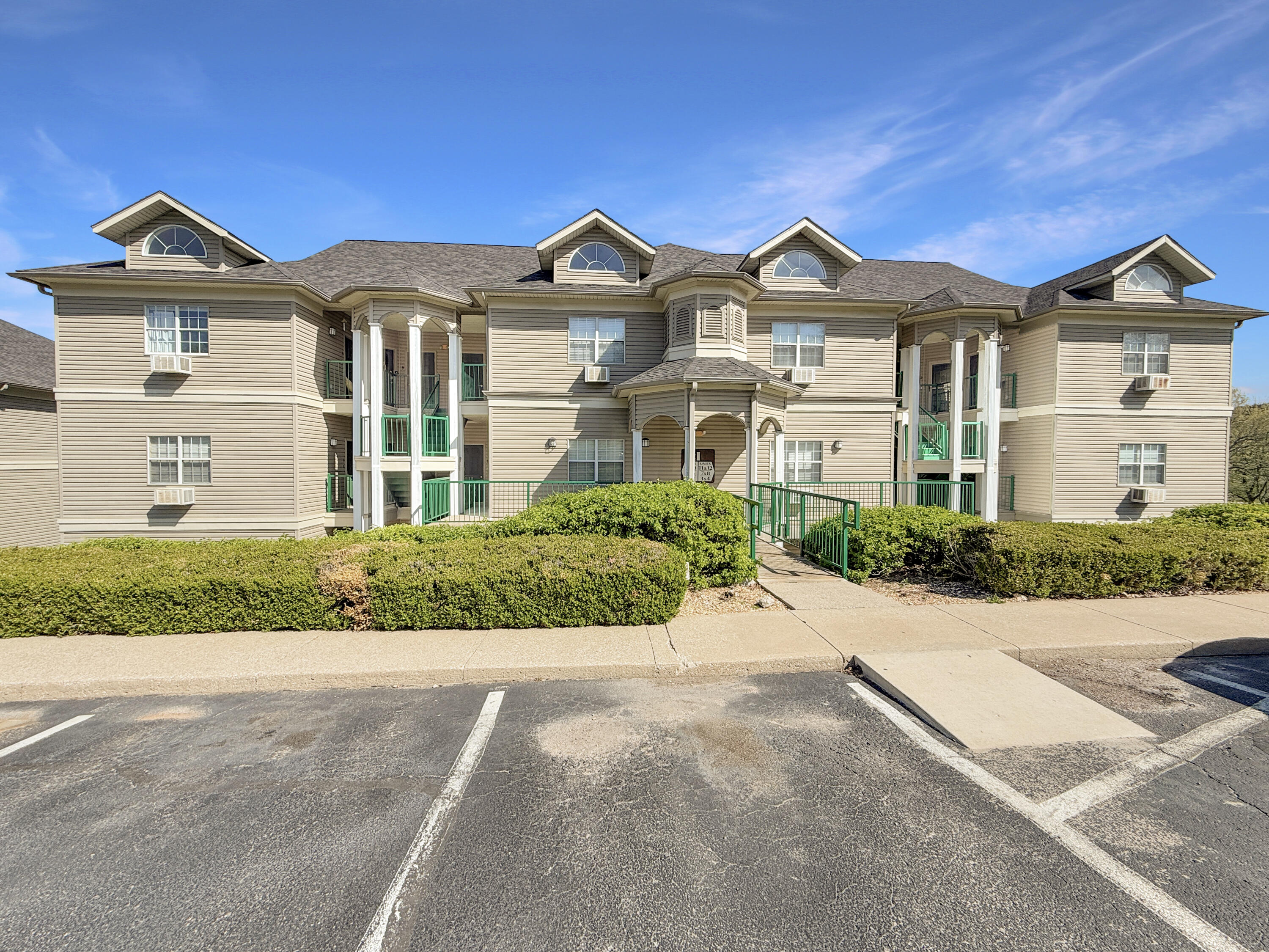 815 Holiday Ridge 1-9 1