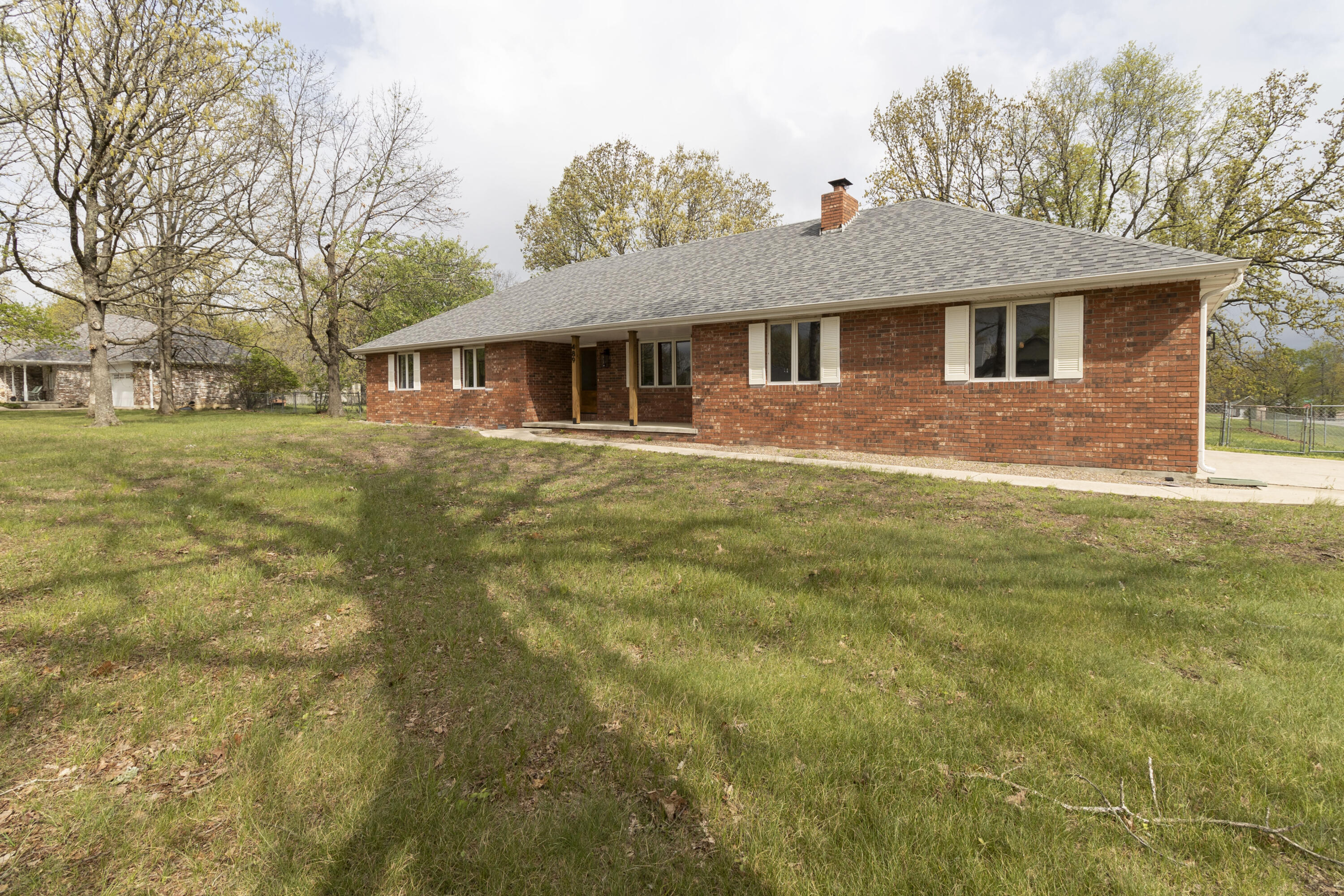 489 Meadowview 1